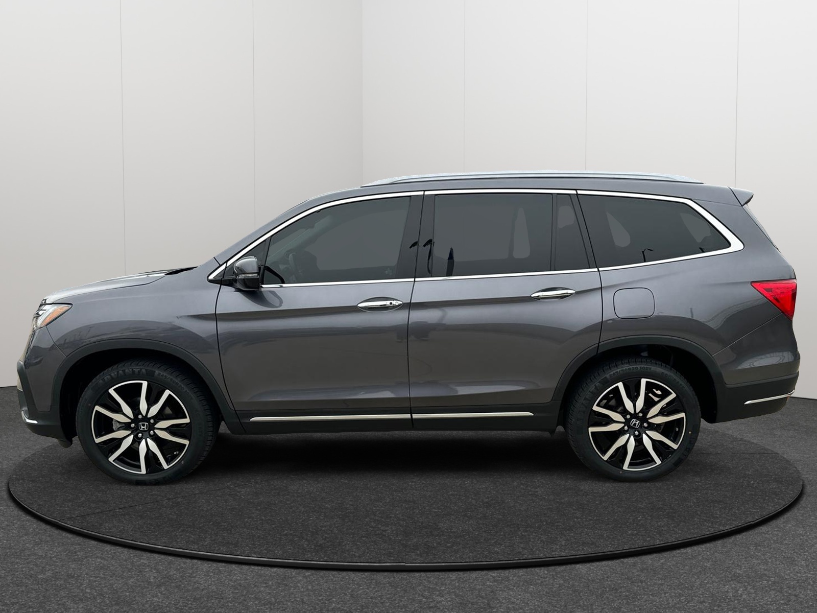 2021 Honda Pilot Touring 8-Passenger 3