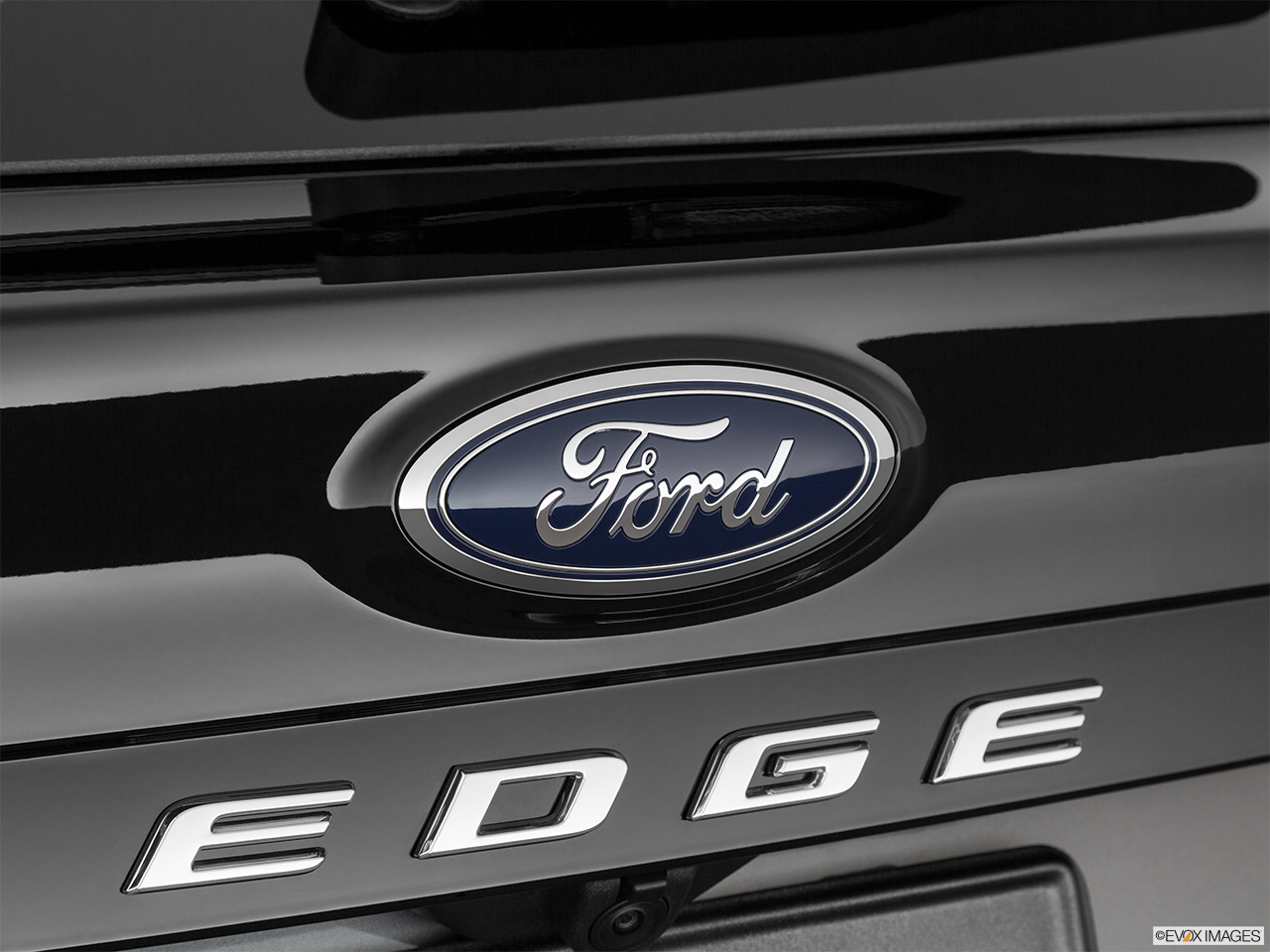 2022 Ford Edge Titanium 26