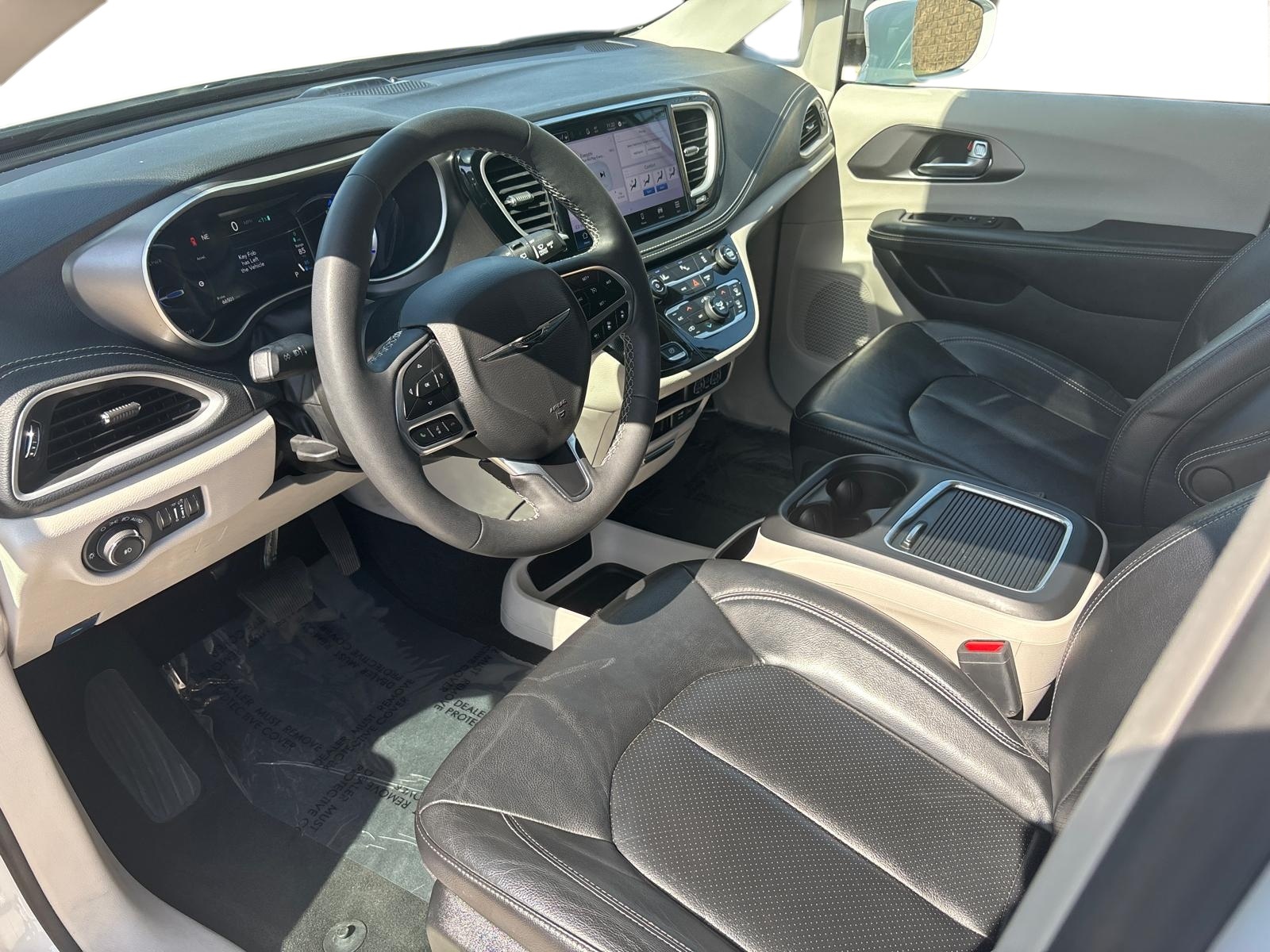 2022 Chrysler Pacifica Hybrid Touring L 2