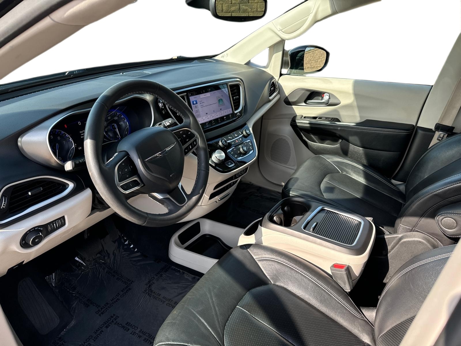 2022 Chrysler Pacifica Touring L 2