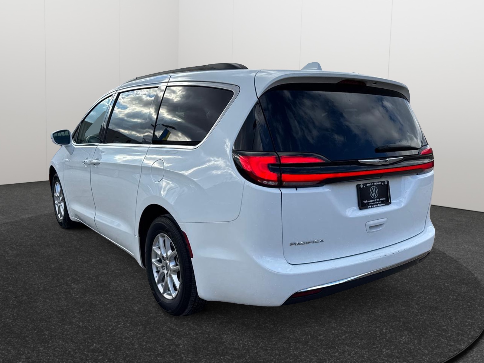 2022 Chrysler Pacifica Touring L 4