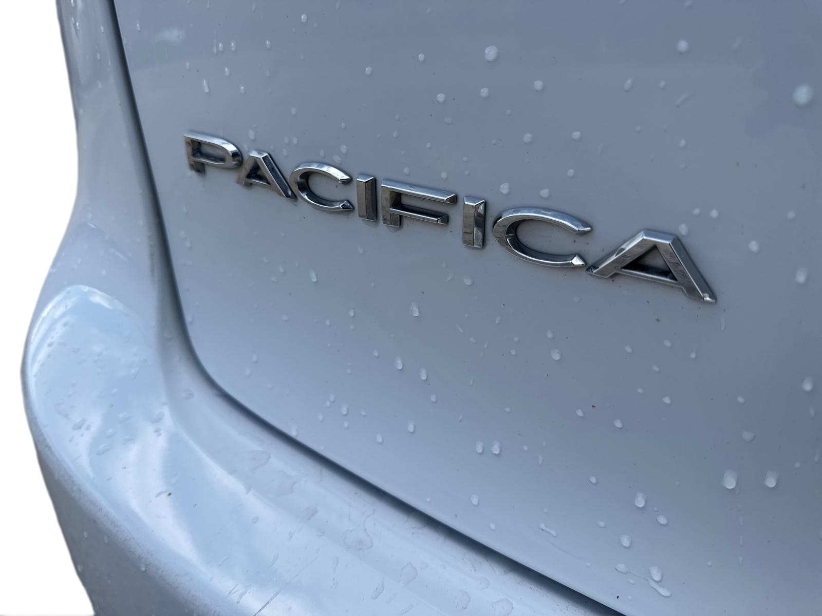 2022 Chrysler Pacifica Touring L 6