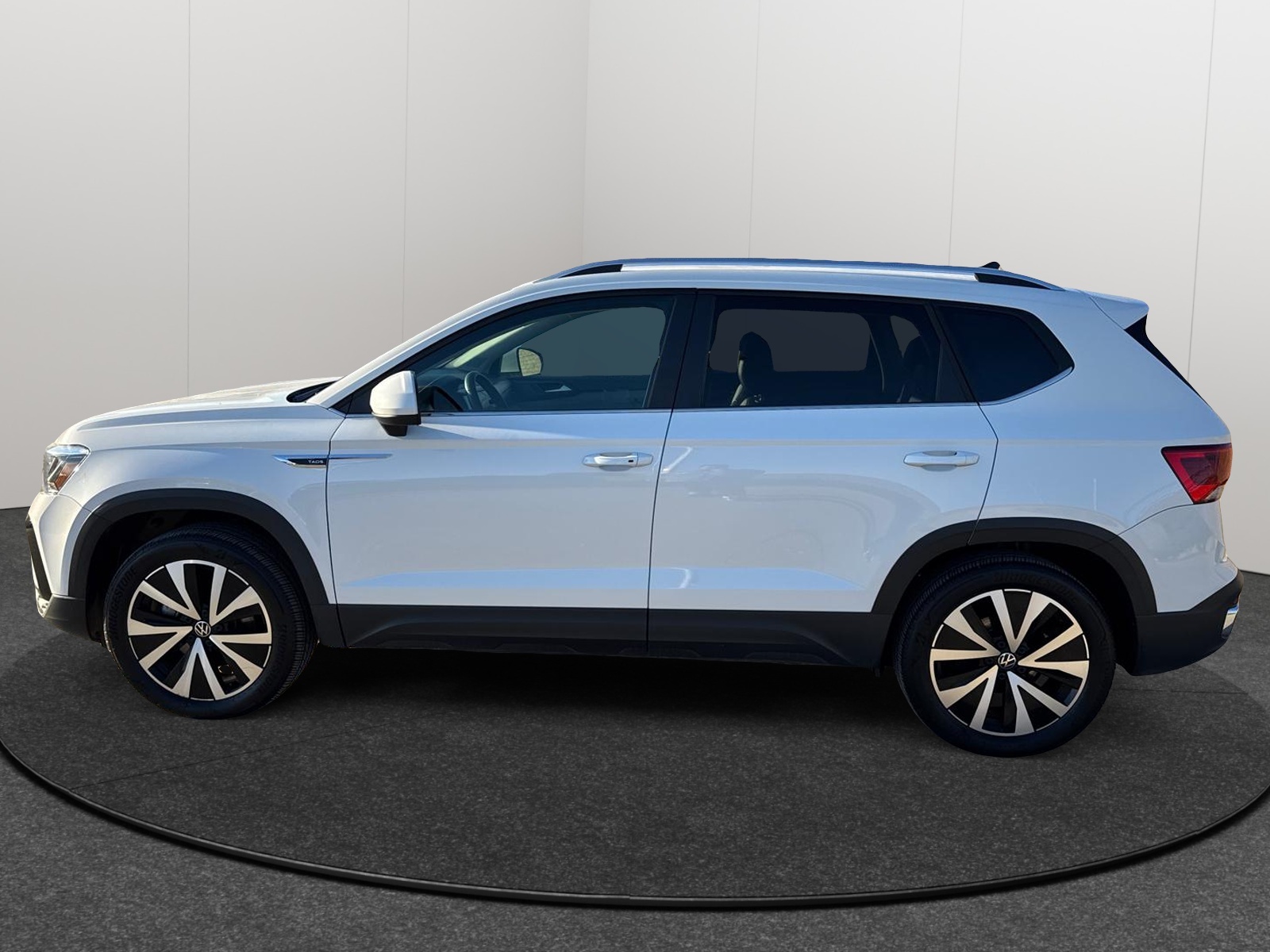 2023 Volkswagen Taos SE 3