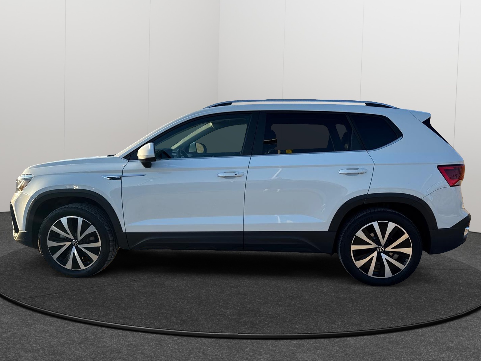 2023 Volkswagen Taos SE 3