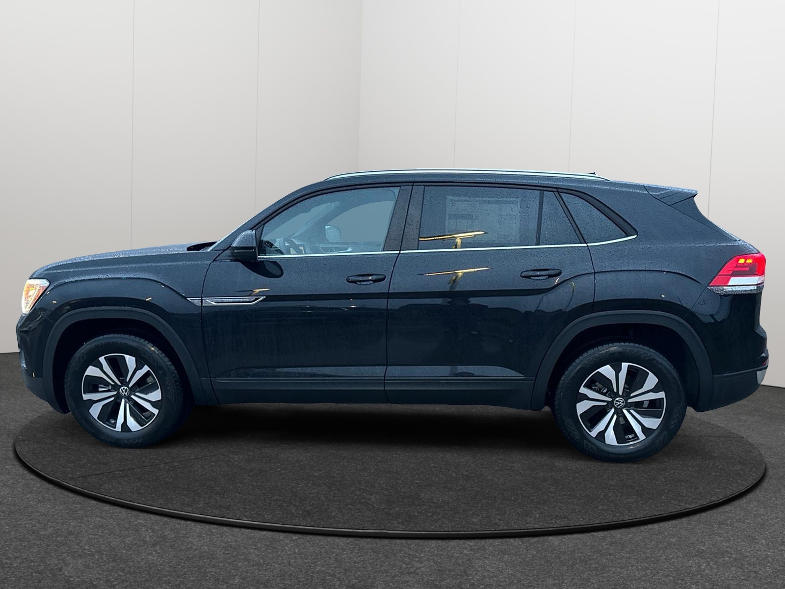 2024 Volkswagen Atlas Cross Sport 2.0T SE 3