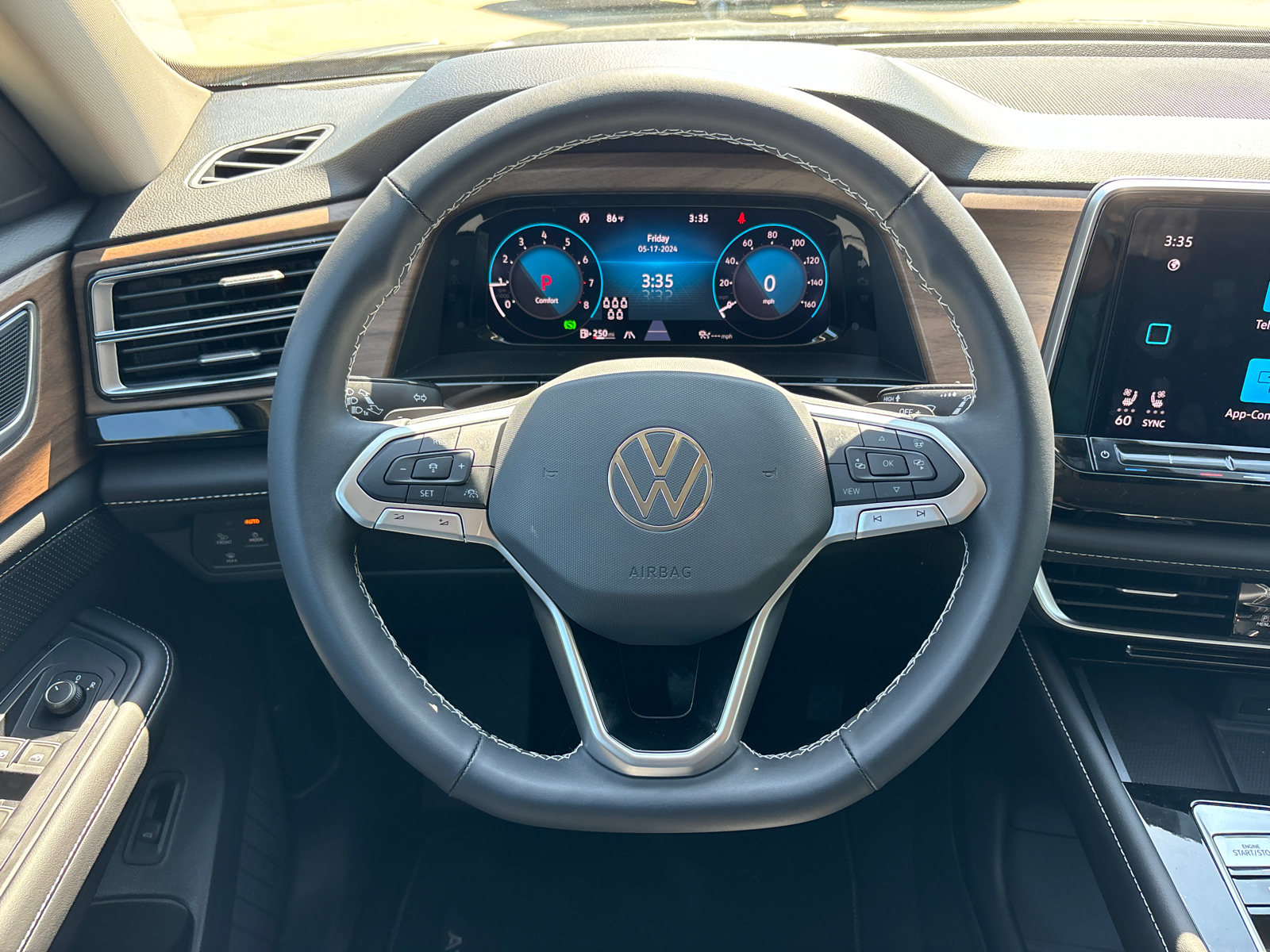 2024 Volkswagen Atlas 2.0T SE w/Technology 11