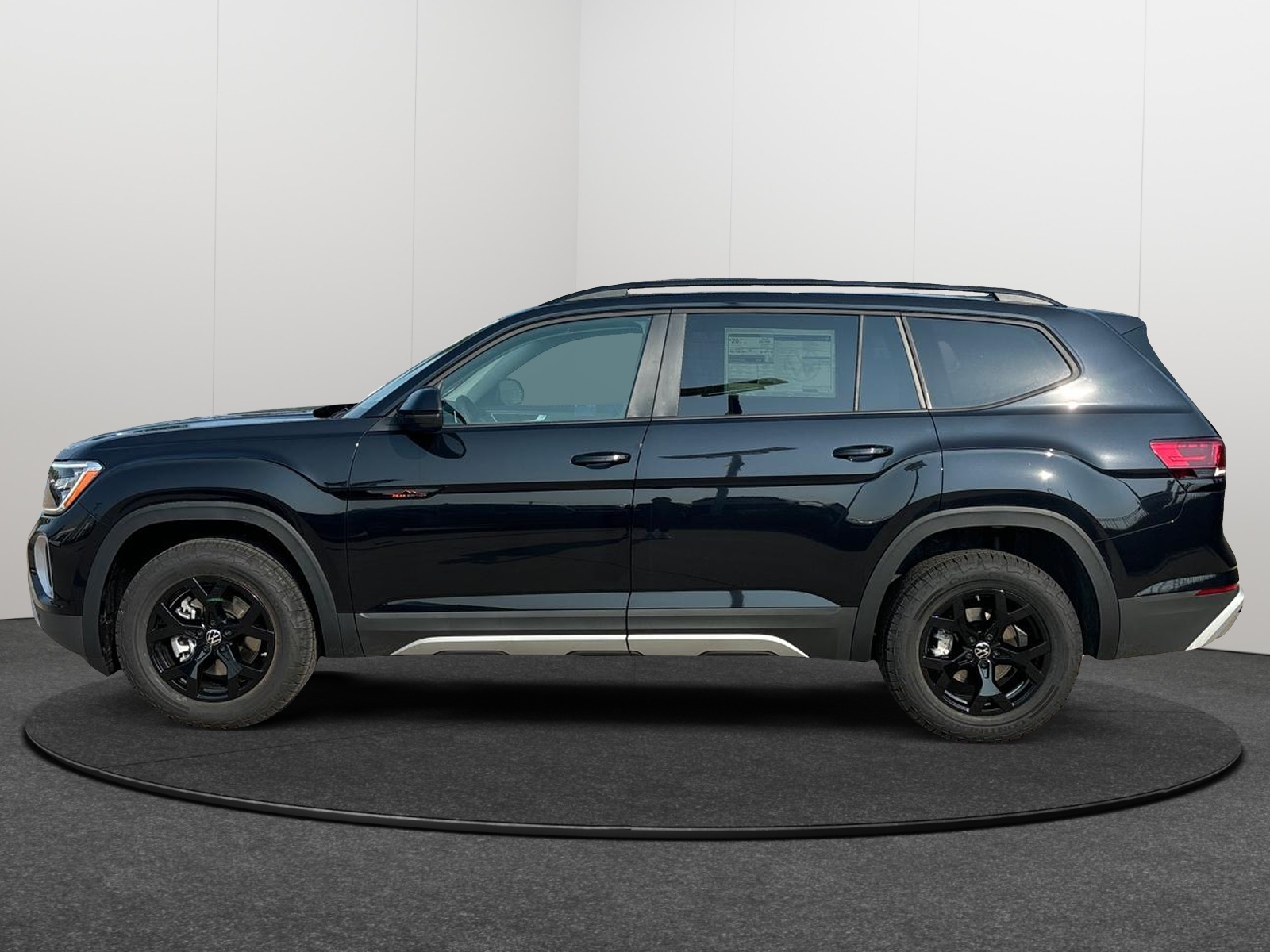 2024 Volkswagen Atlas 2.0T Peak Edition SEL 3