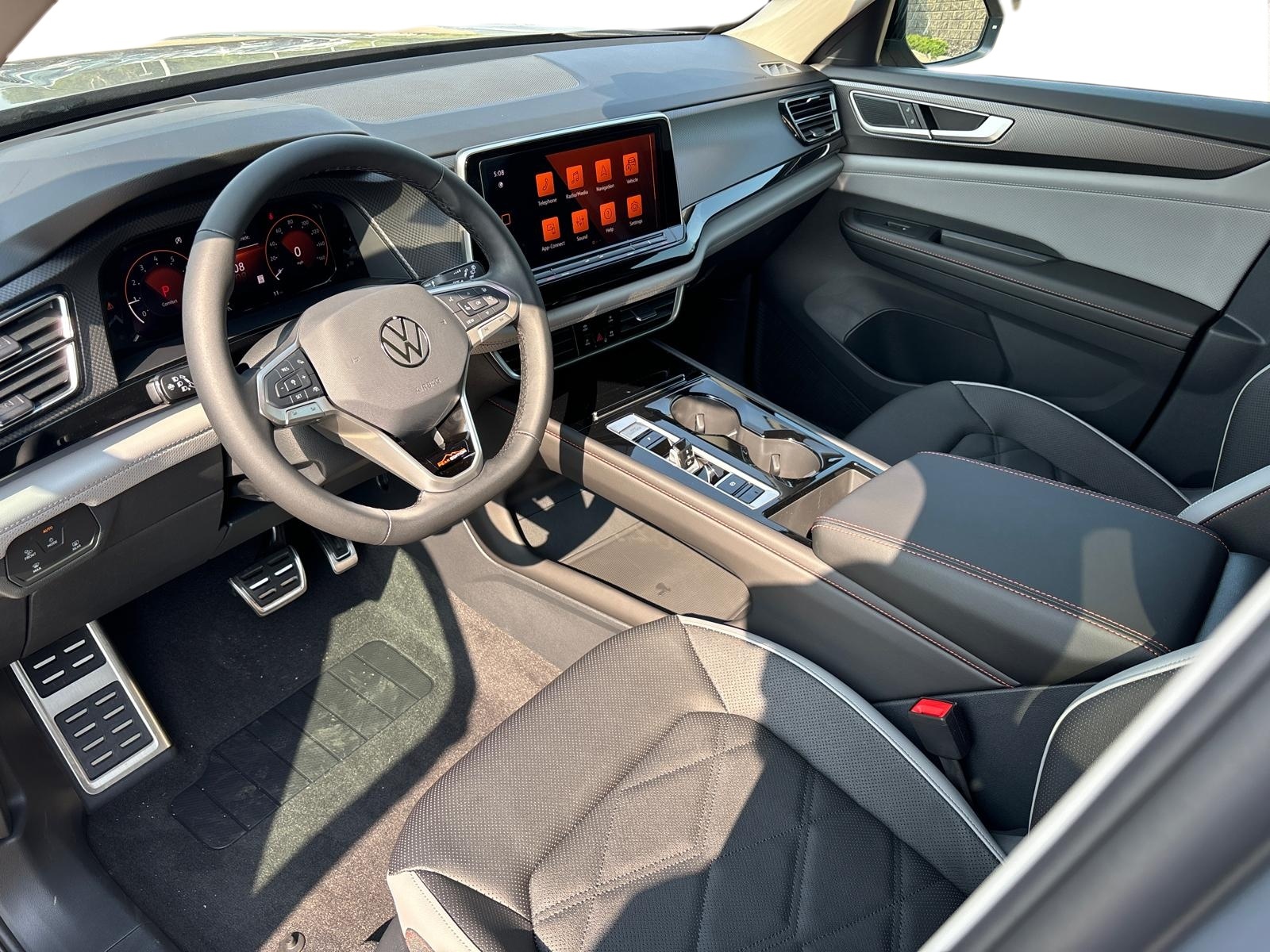 2024 Volkswagen Atlas 2.0T Peak Edition SEL 2