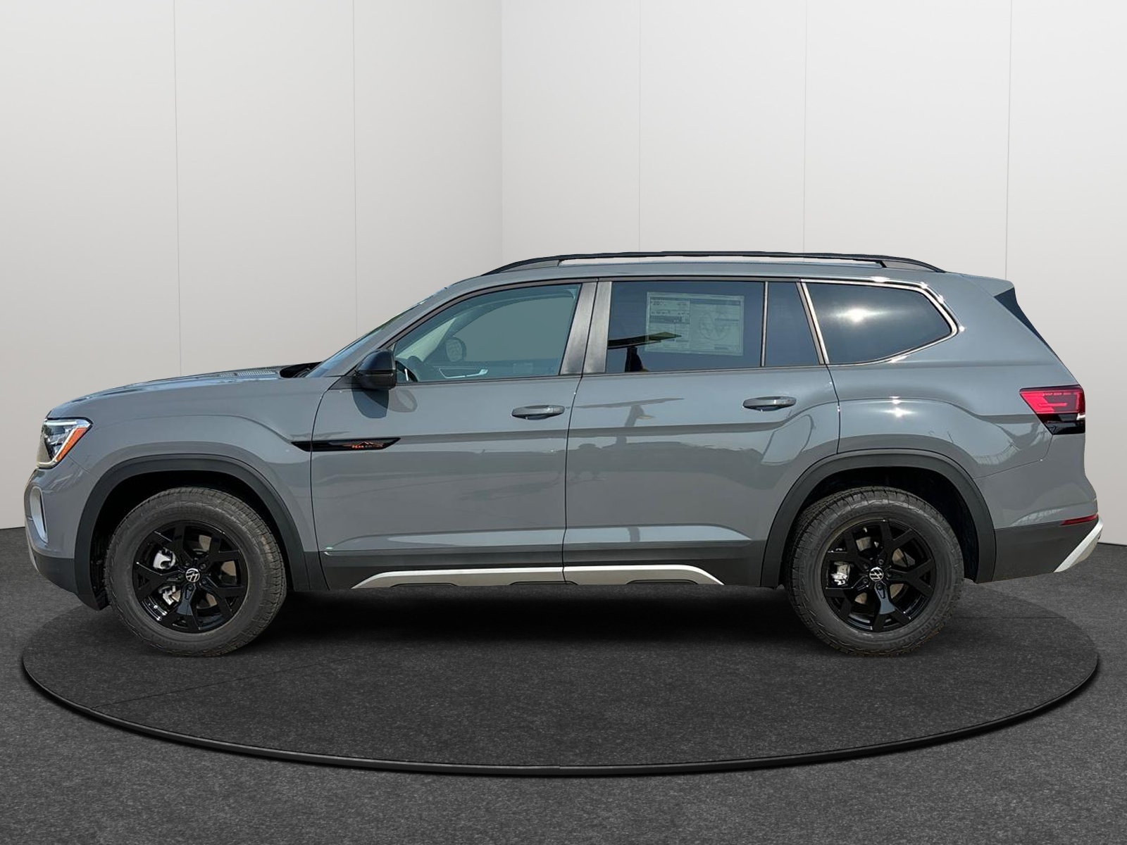 2024 Volkswagen Atlas 2.0T Peak Edition SEL 3