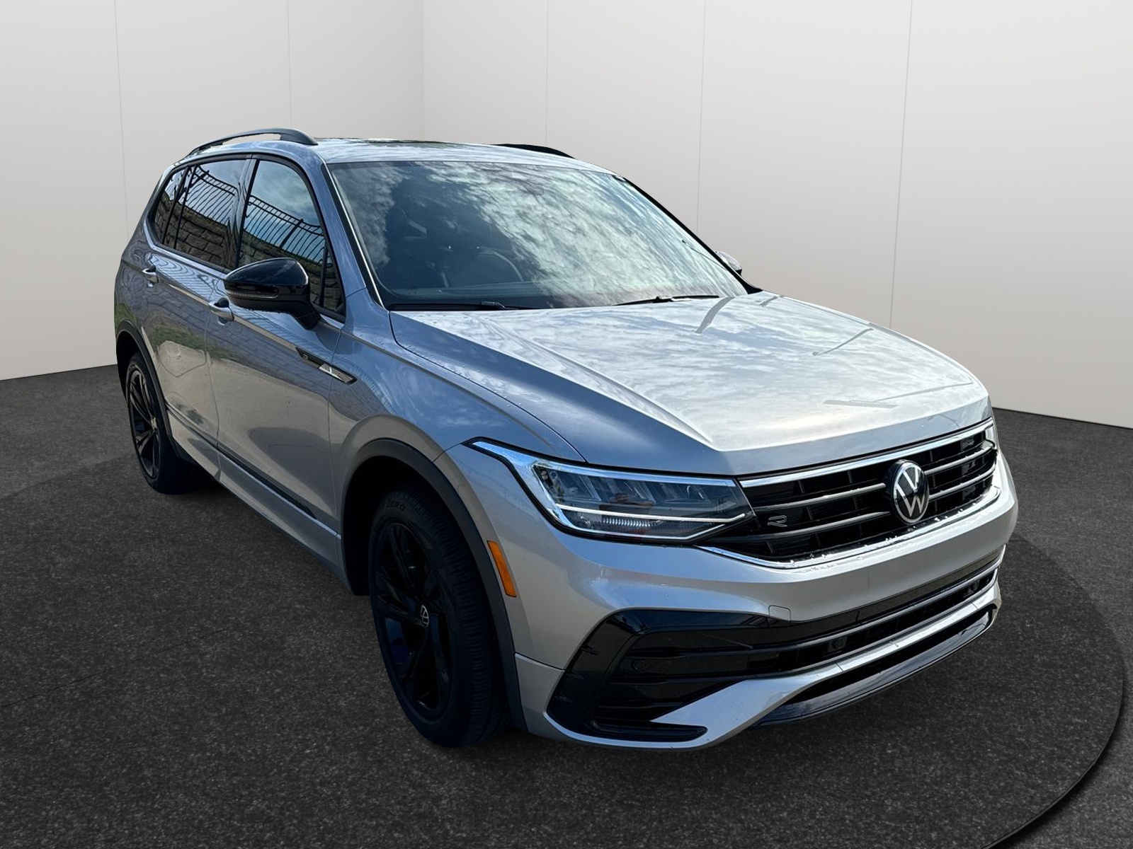 2024 Volkswagen Tiguan SE R-Line Black 1