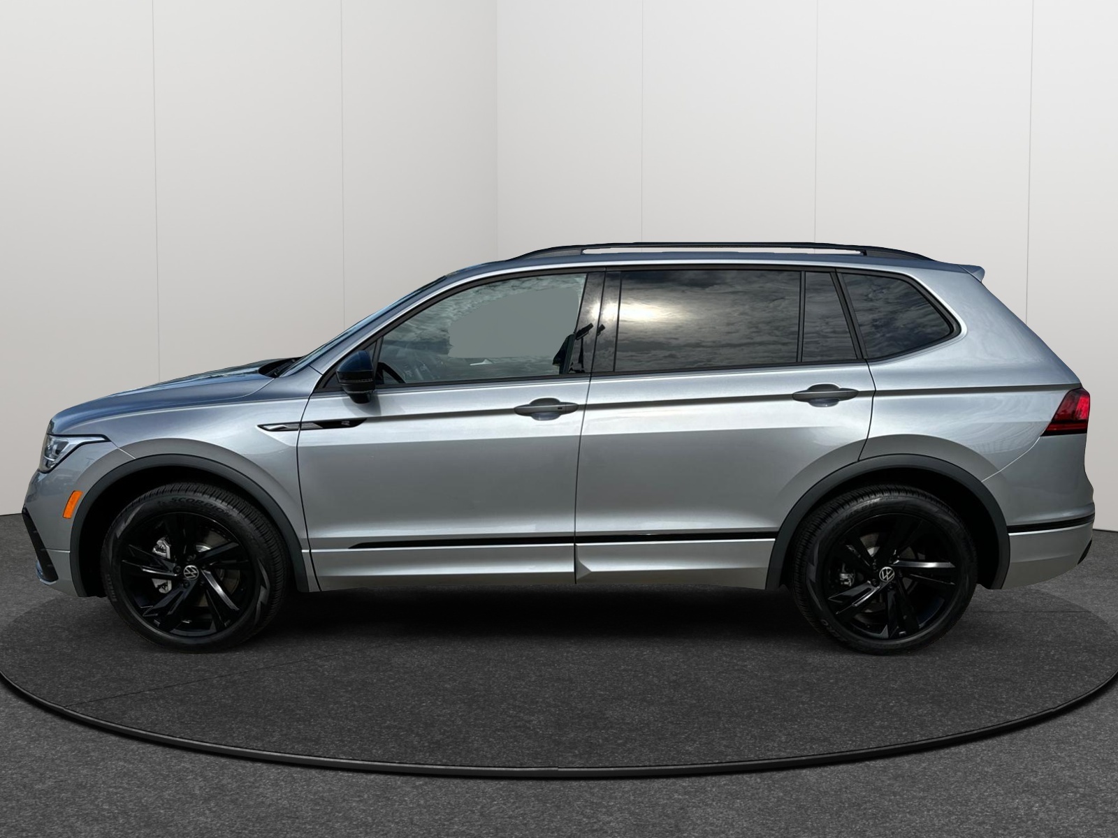 2024 Volkswagen Tiguan SE R-Line Black 3