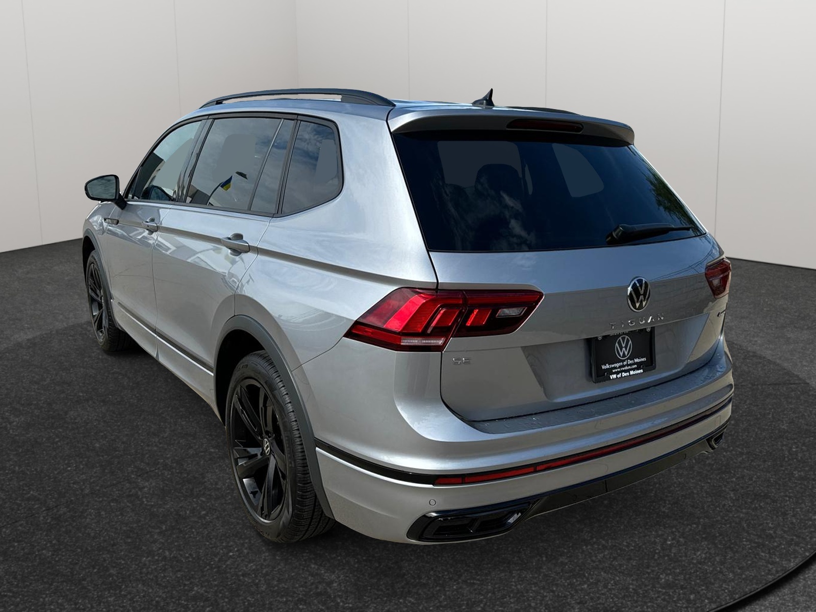 2024 Volkswagen Tiguan SE R-Line Black 4