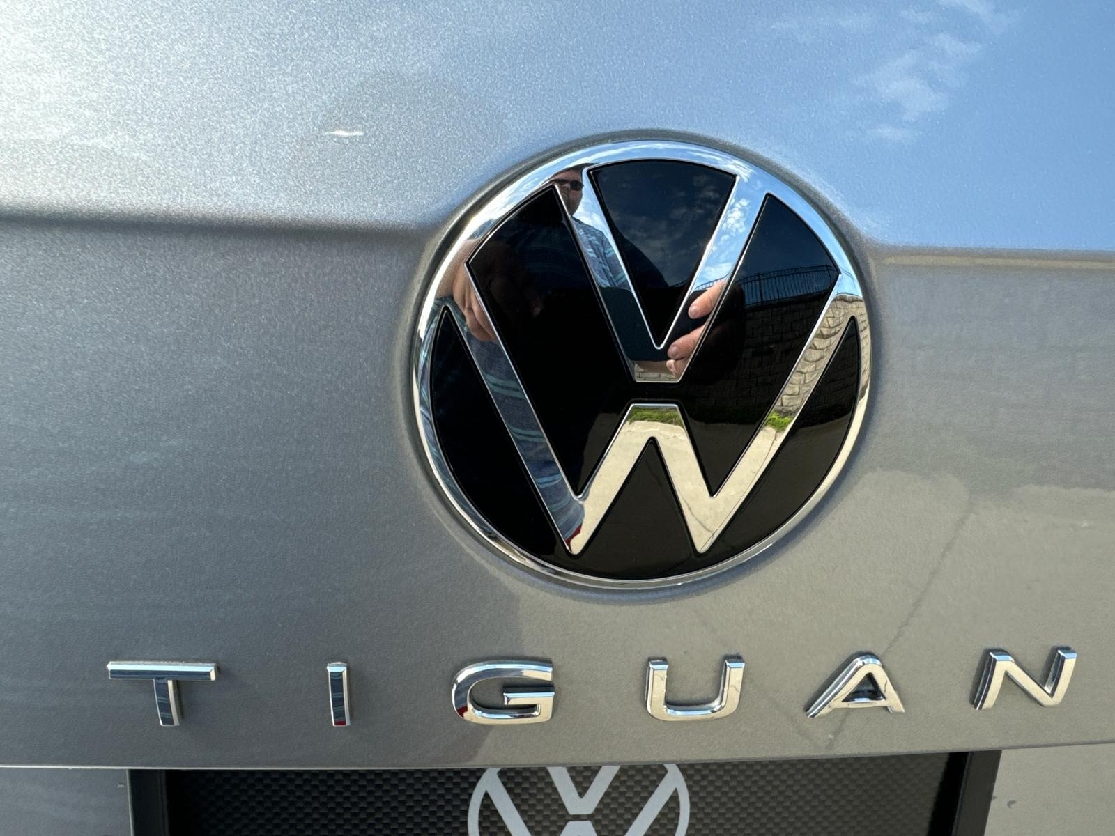 2024 Volkswagen Tiguan SE R-Line Black 6