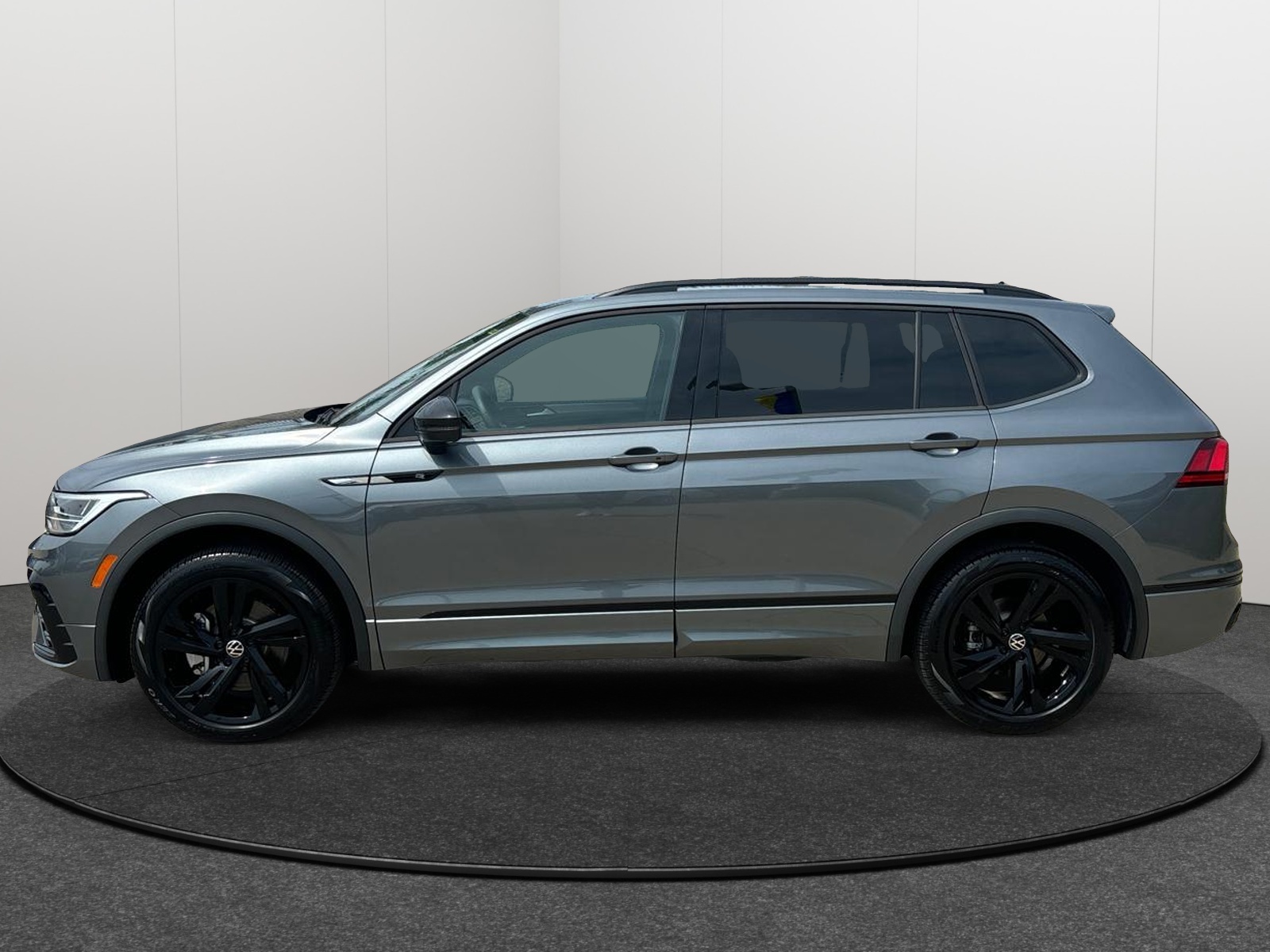 2024 Volkswagen Tiguan SE R-Line Black 3