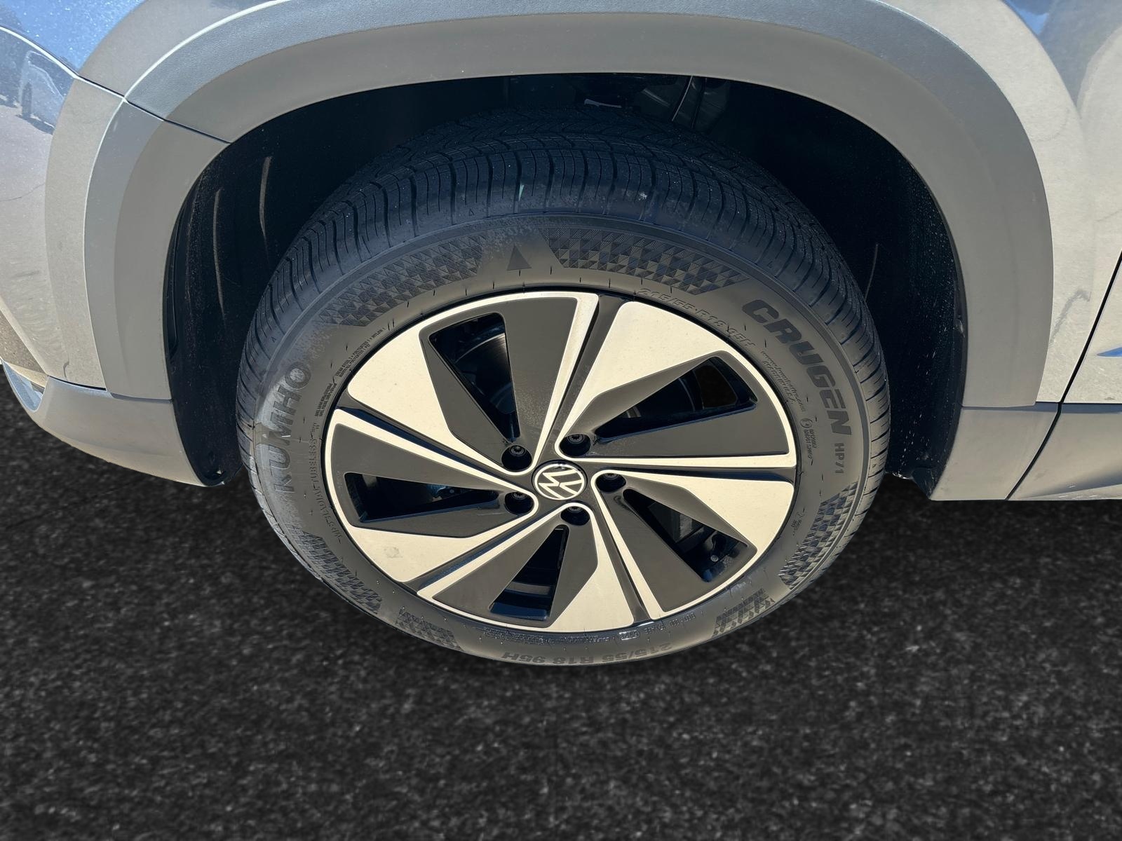 2024 Volkswagen Taos SE 8