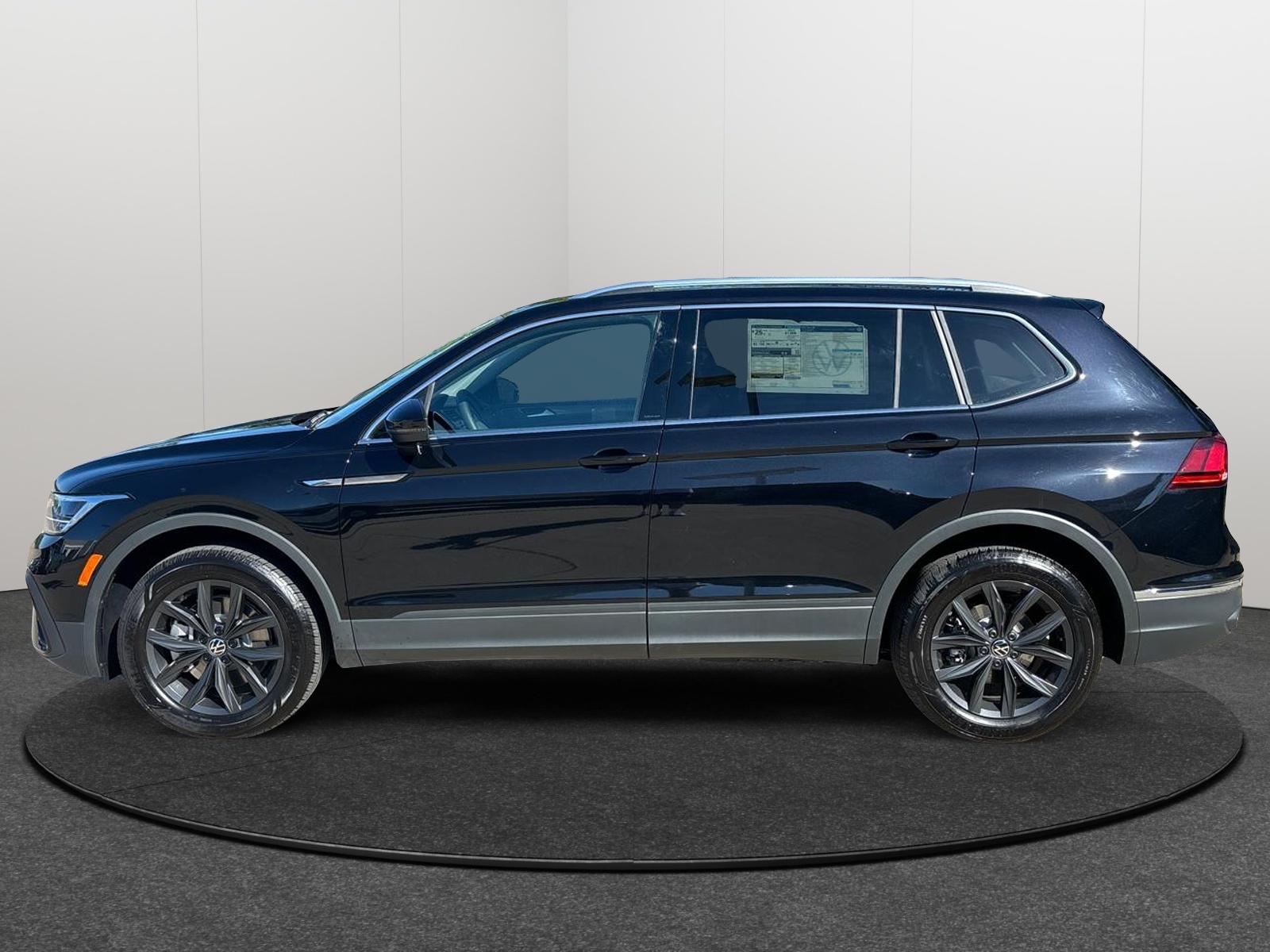 2024 Volkswagen Tiguan SE 3