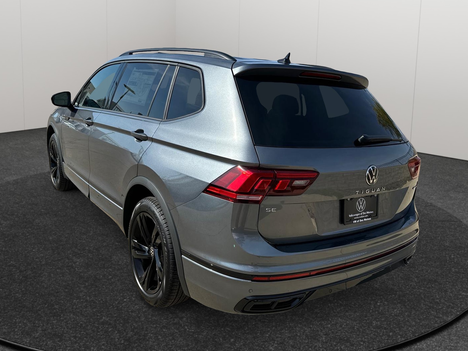 2024 Volkswagen Tiguan SE R-Line Black 4