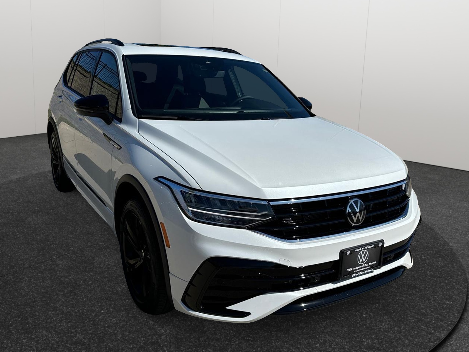 2024 Volkswagen Tiguan SE R-Line Black 1