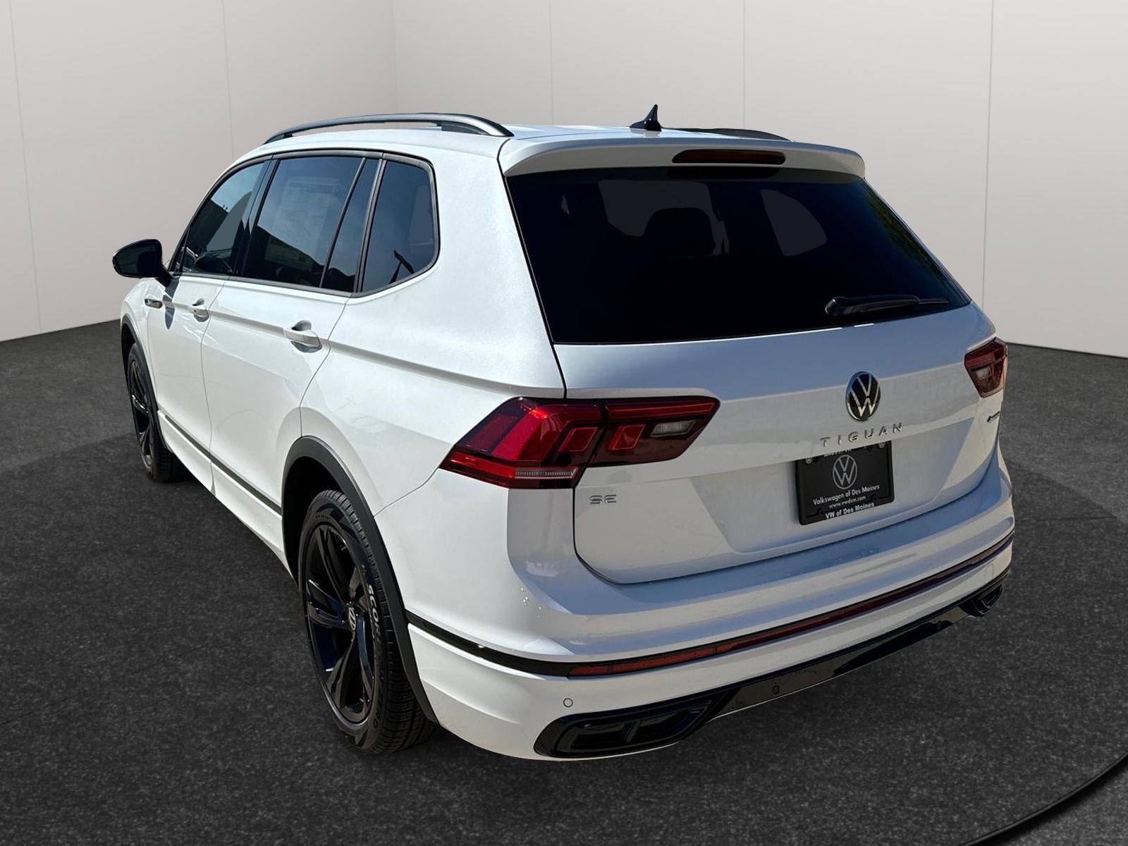 2024 Volkswagen Tiguan SE R-Line Black 4