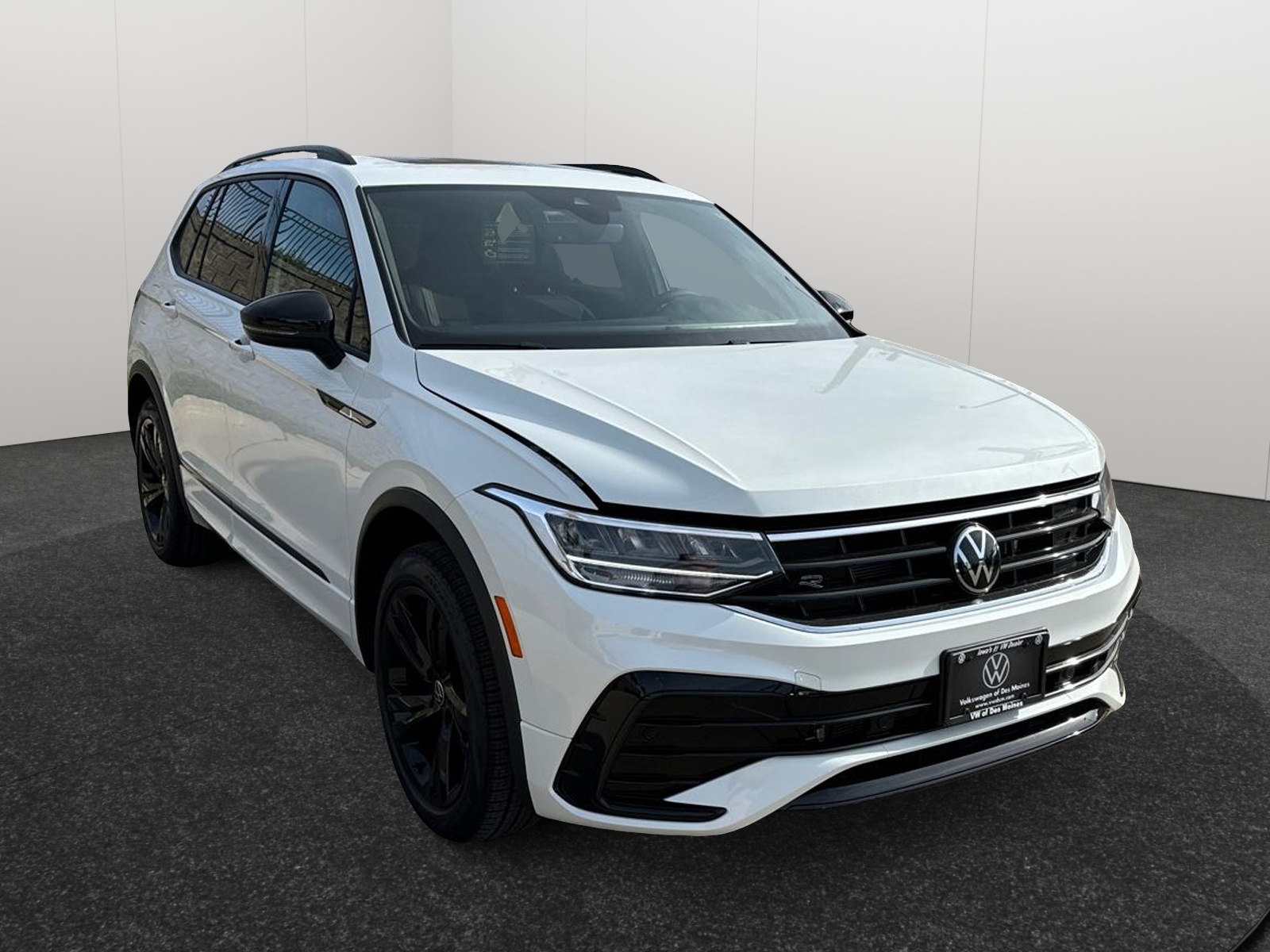 2024 Volkswagen Tiguan SE R-Line Black 1