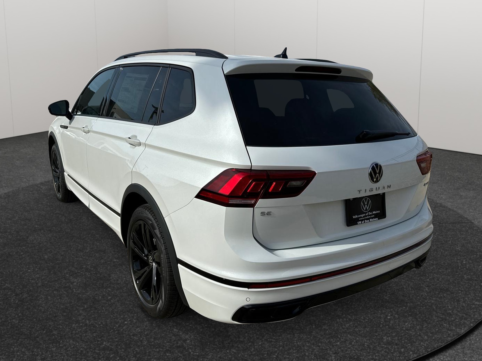 2024 Volkswagen Tiguan SE R-Line Black 4