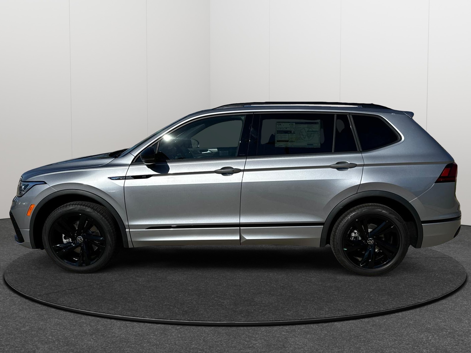 2024 Volkswagen Tiguan SE R-Line Black 3