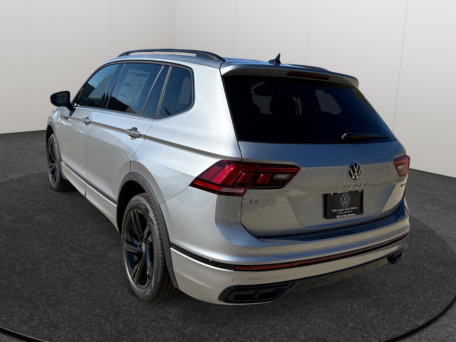 2024 Volkswagen Tiguan SE R-Line Black 4