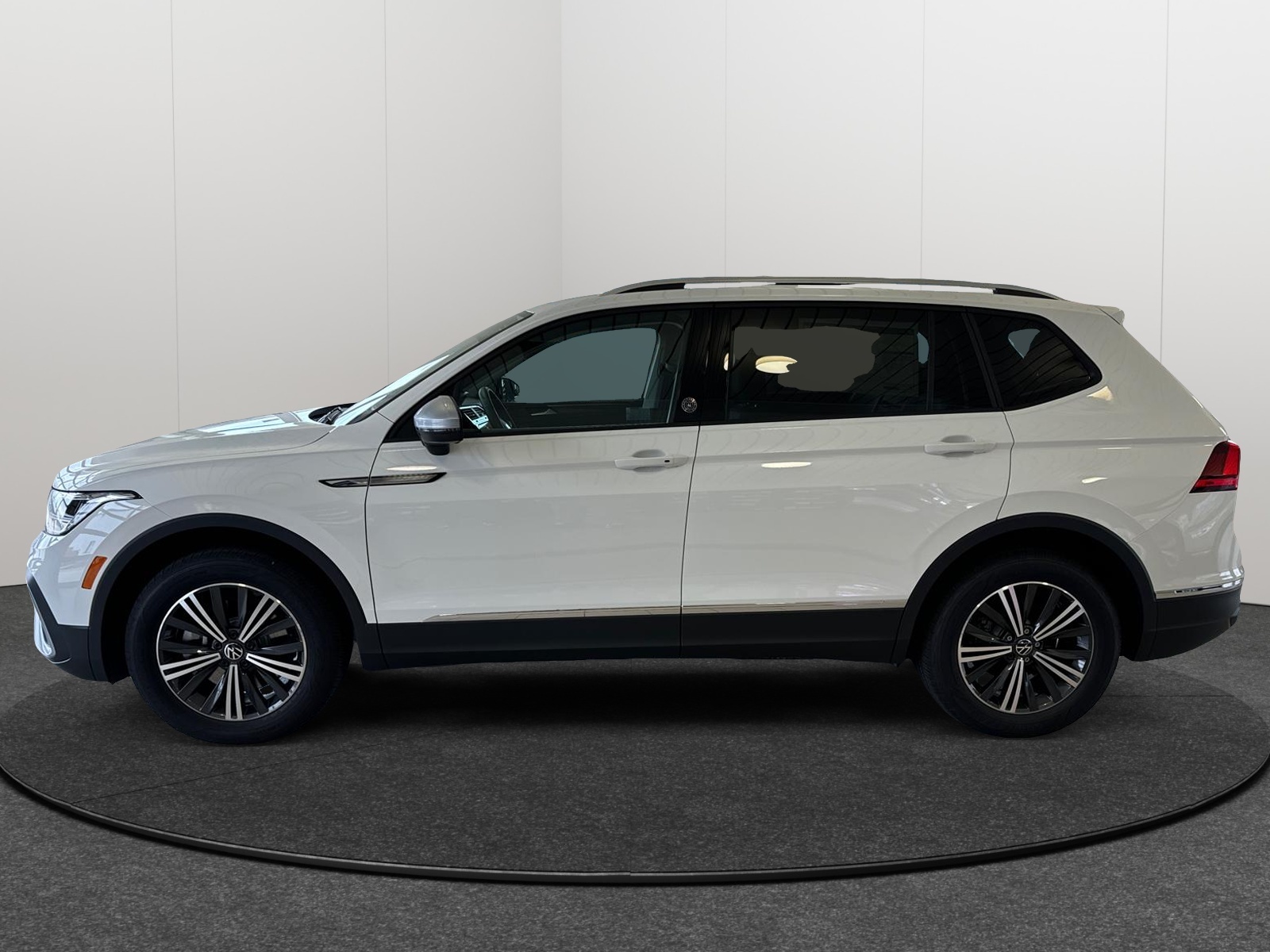 2024 Volkswagen Tiguan SE 2