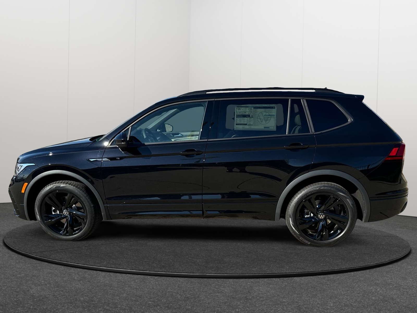 2024 Volkswagen Tiguan SE R-Line Black 3