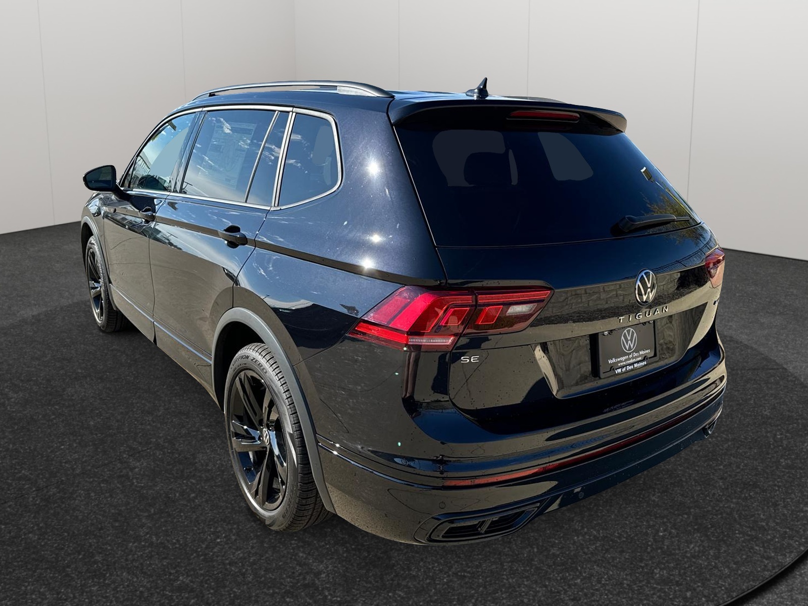 2024 Volkswagen Tiguan SE R-Line Black 4