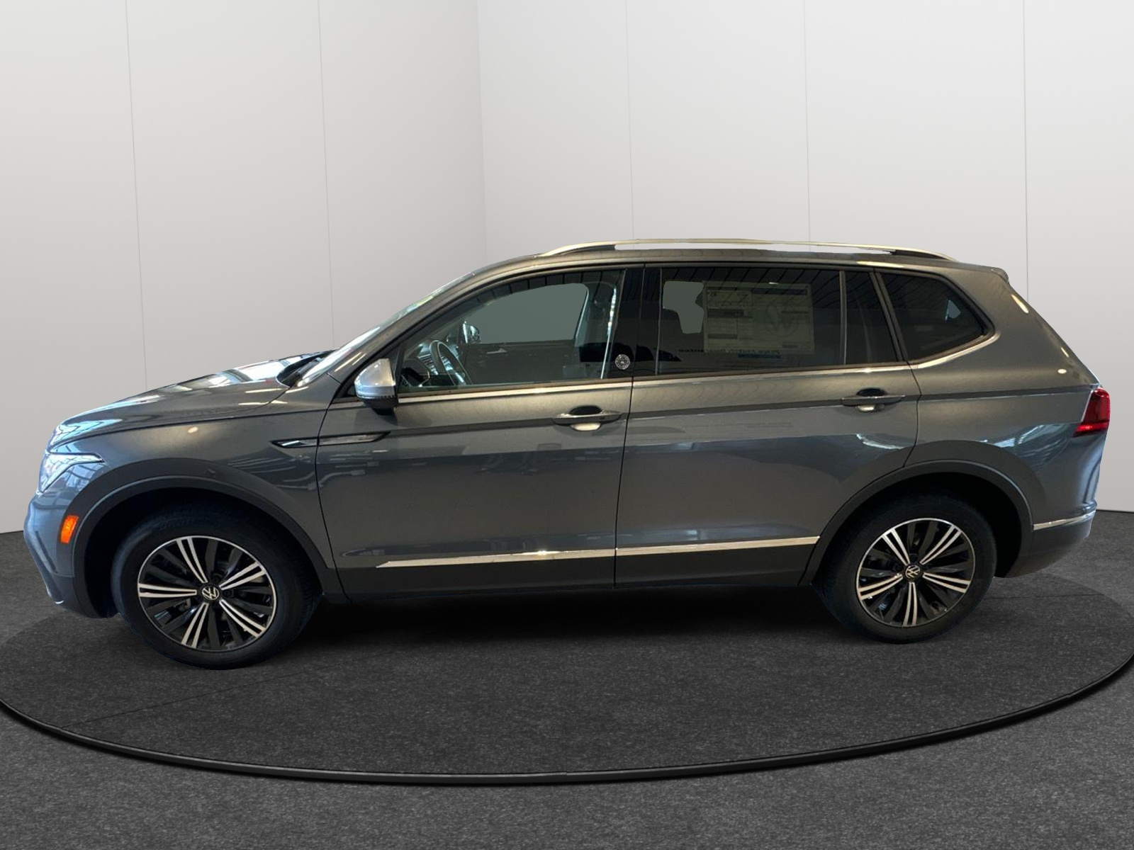 2024 Volkswagen Tiguan Wolfsburg Edition 2