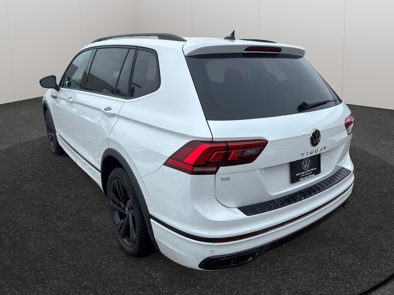 2024 Volkswagen Tiguan SE R-Line Black 4