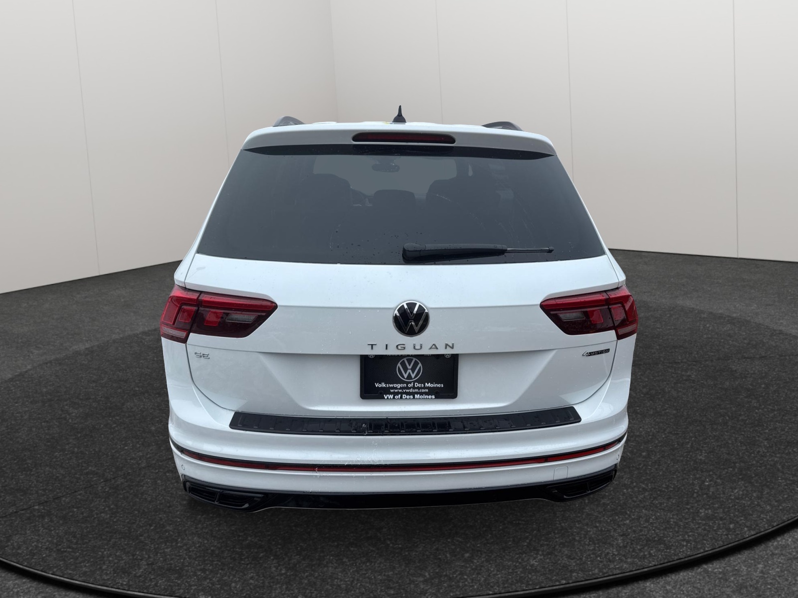 2024 Volkswagen Tiguan SE R-Line Black 5