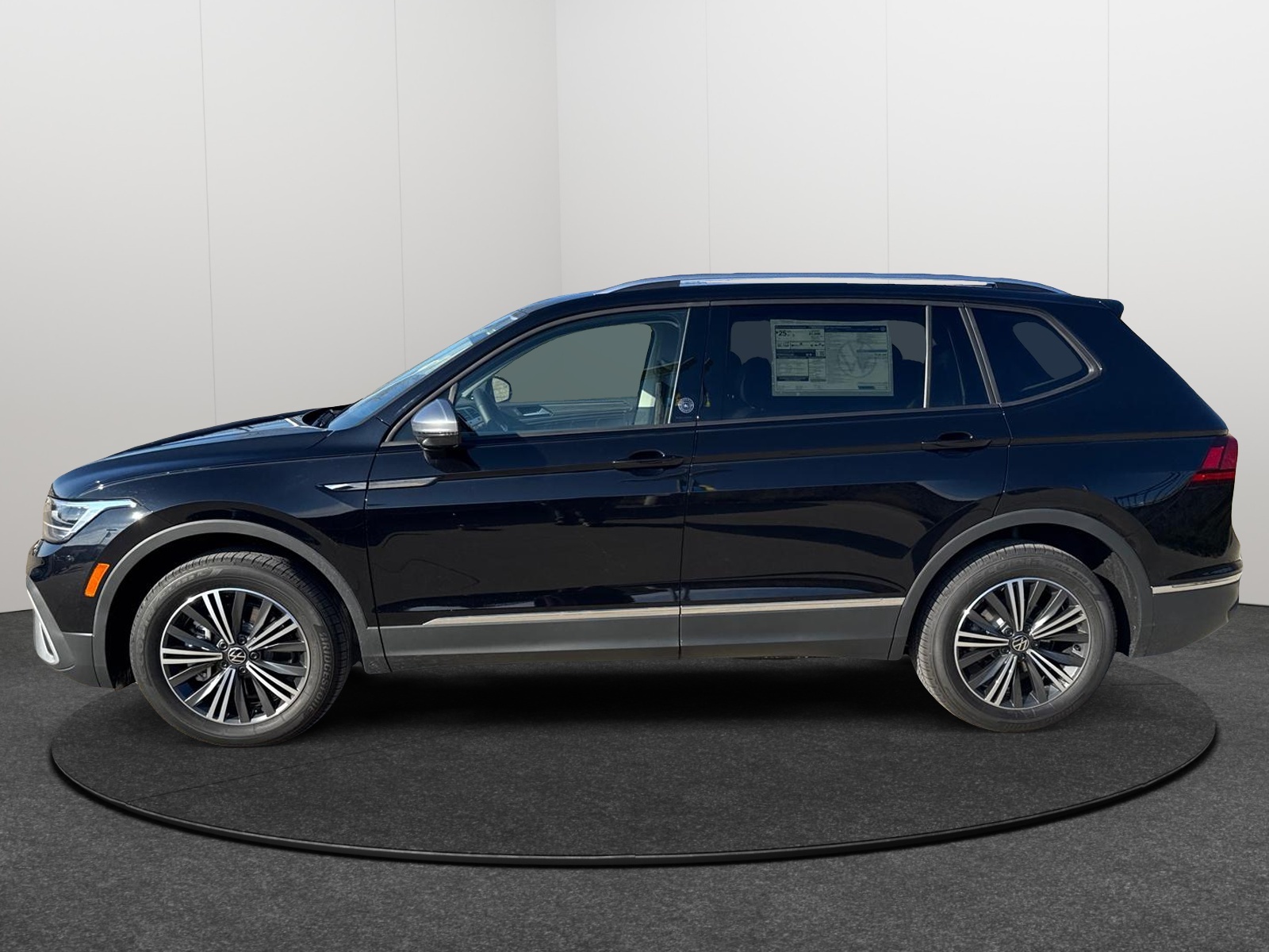 2024 Volkswagen Tiguan Wolfsburg Edition 3