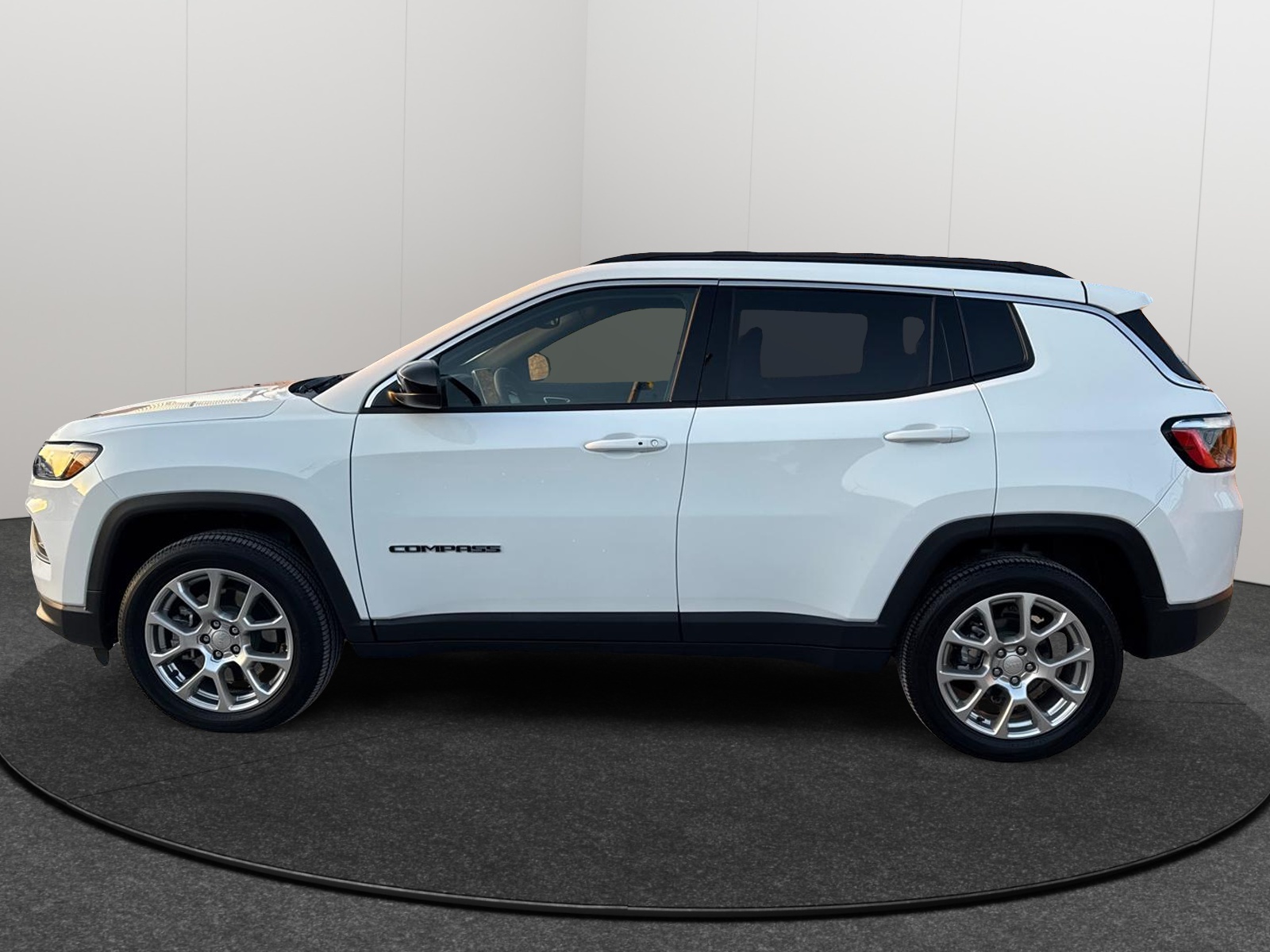 2024 Jeep Compass Latitude Lux 3