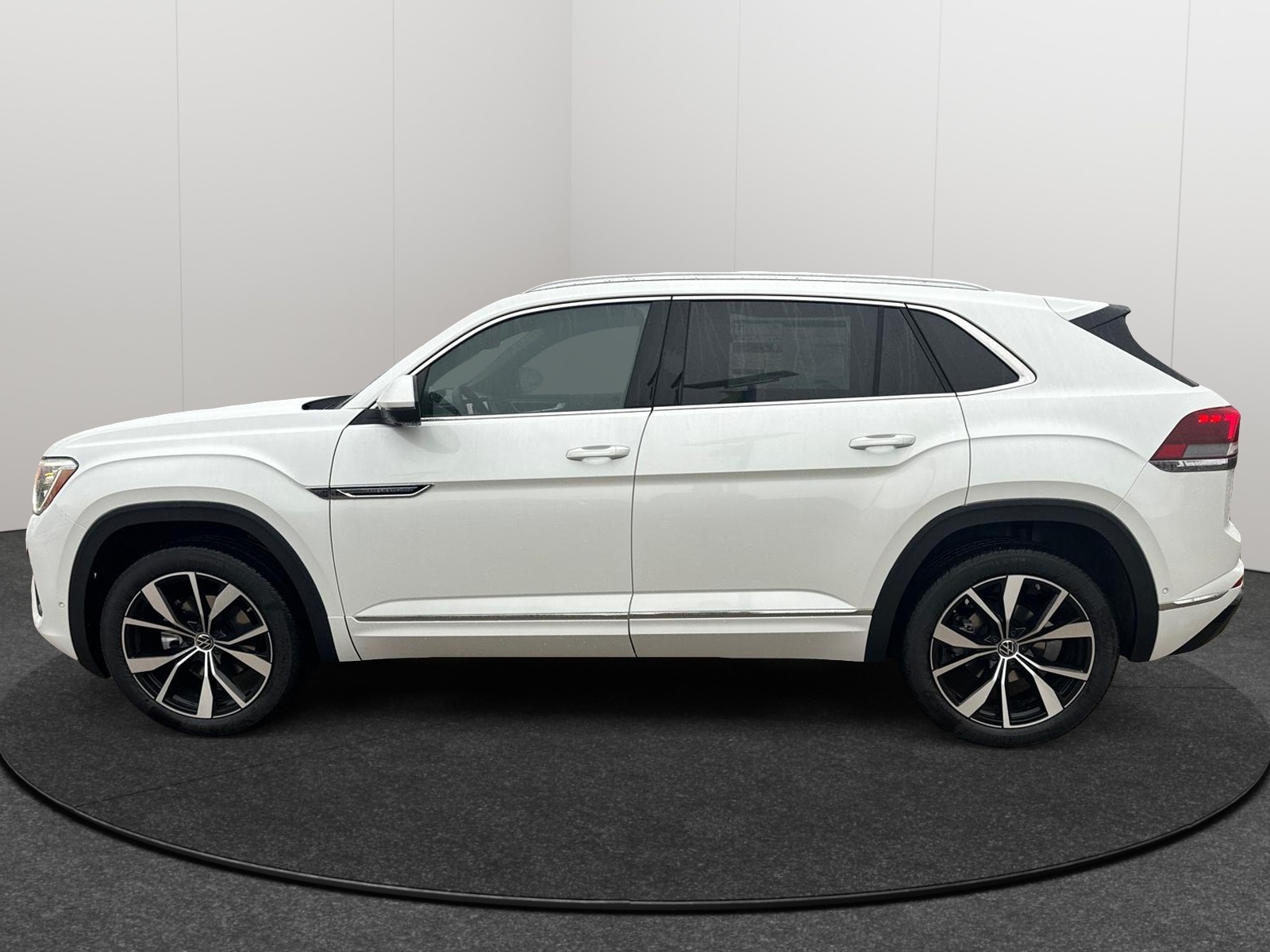 2025 Volkswagen Atlas Cross Sport 2.0T SEL Premium R-Line 3