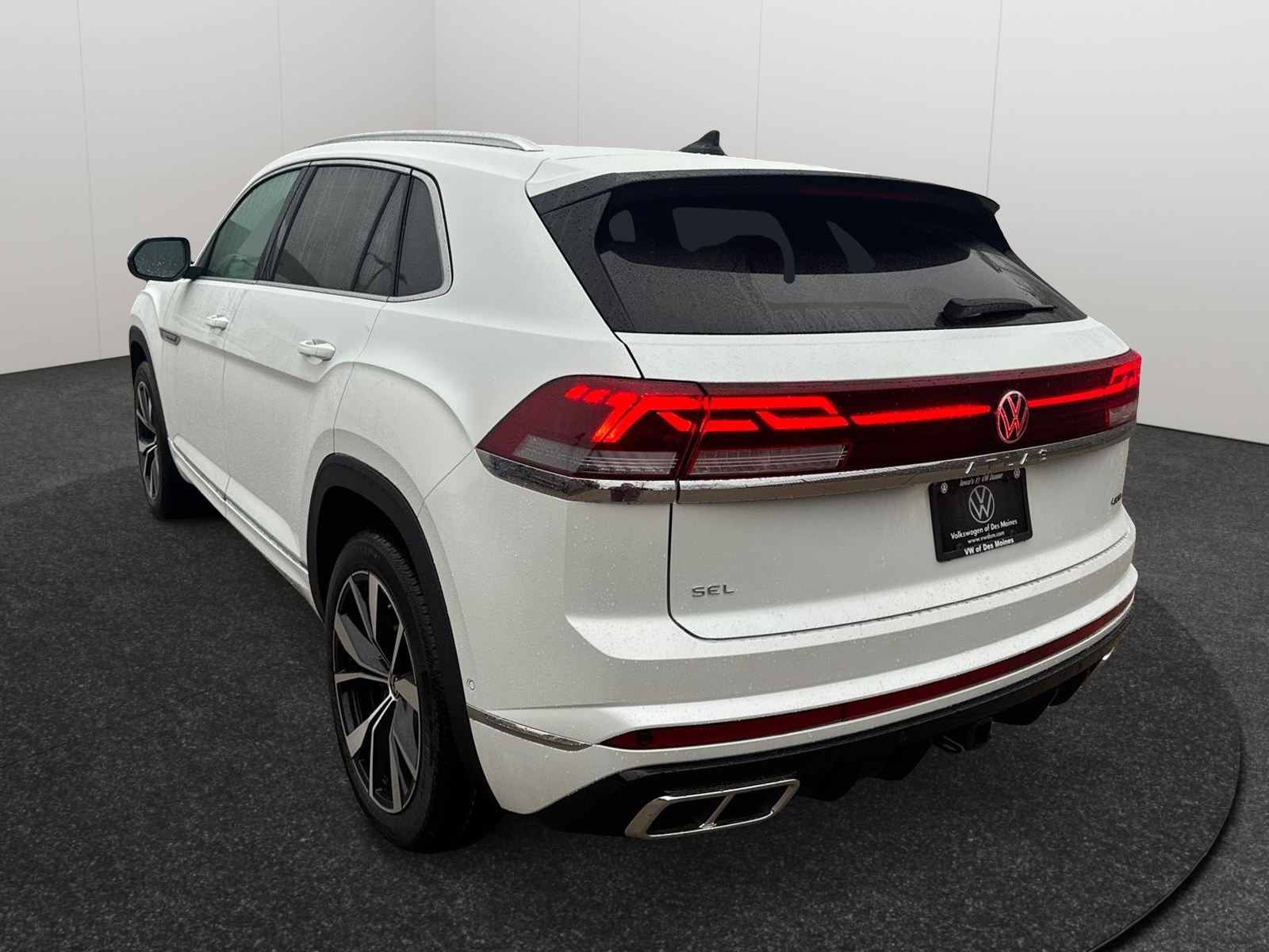 2025 Volkswagen Atlas Cross Sport 2.0T SEL Premium R-Line 4