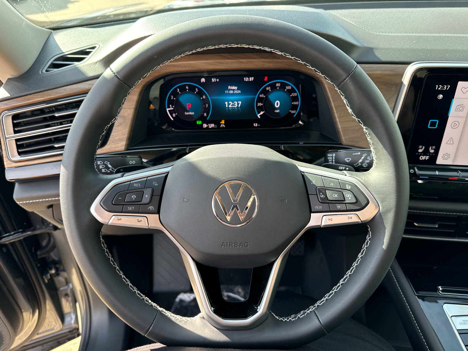 2025 Volkswagen Atlas 2.0T SE w/Technology 16