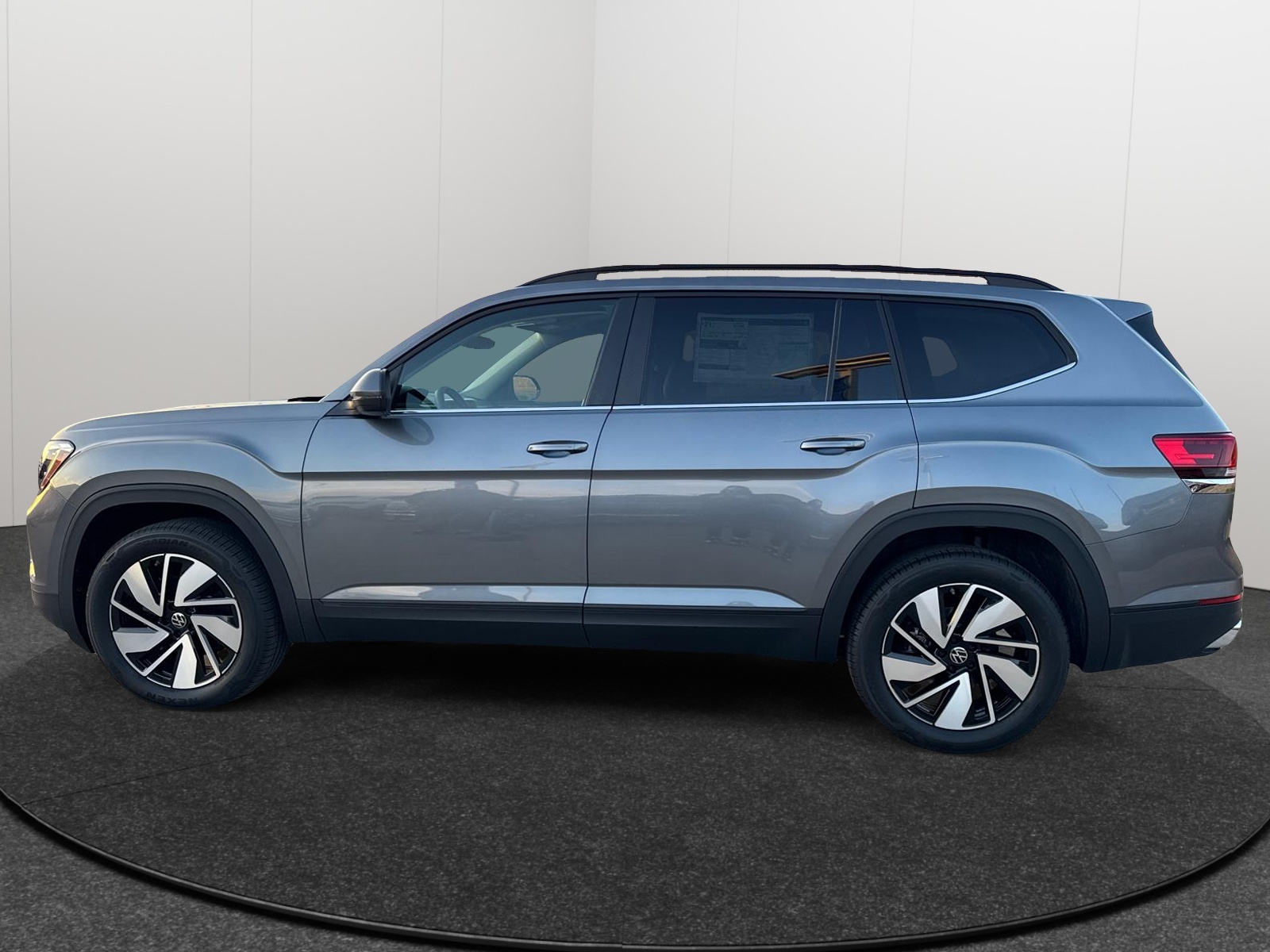 2025 Volkswagen Atlas 2.0T SE w/Technology 3