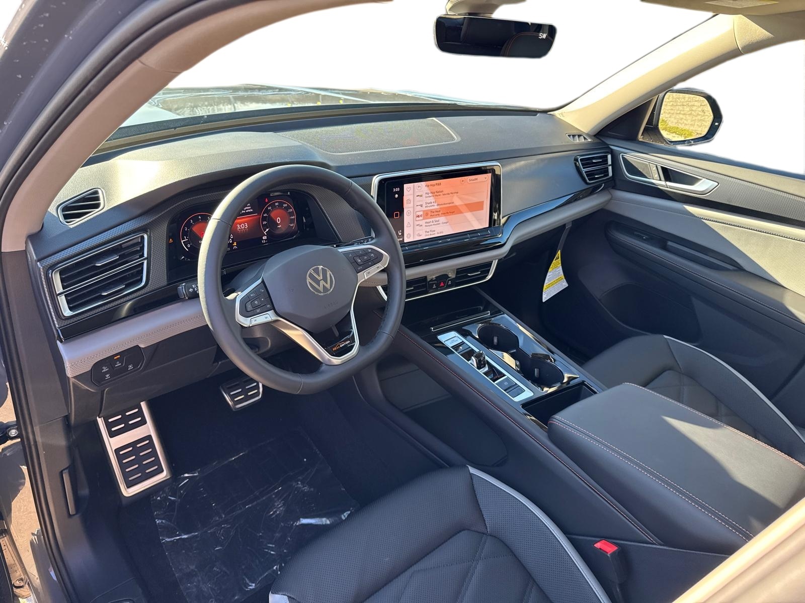 2025 Volkswagen Atlas 2.0T Peak Edition 2