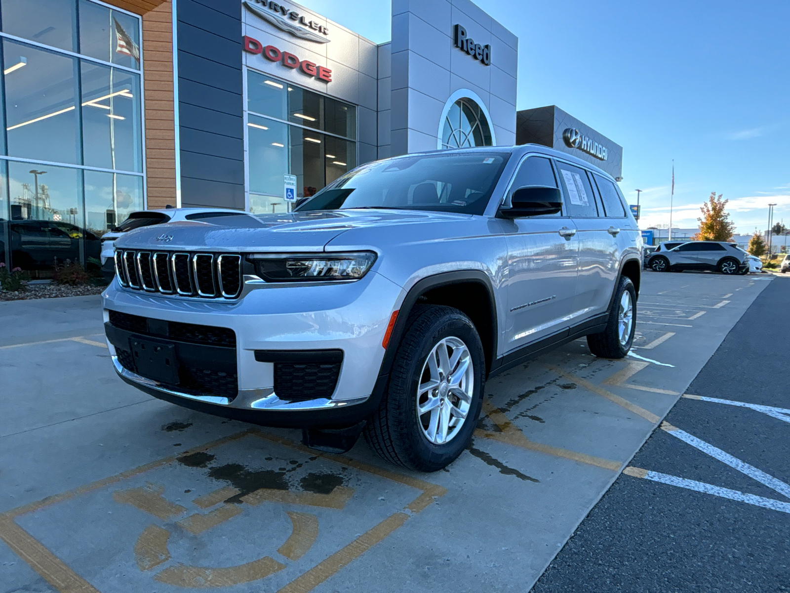 2022 Jeep Grand Cherokee L Laredo 1