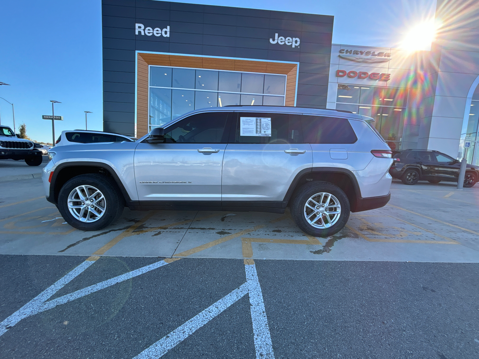 2022 Jeep Grand Cherokee L Laredo 2