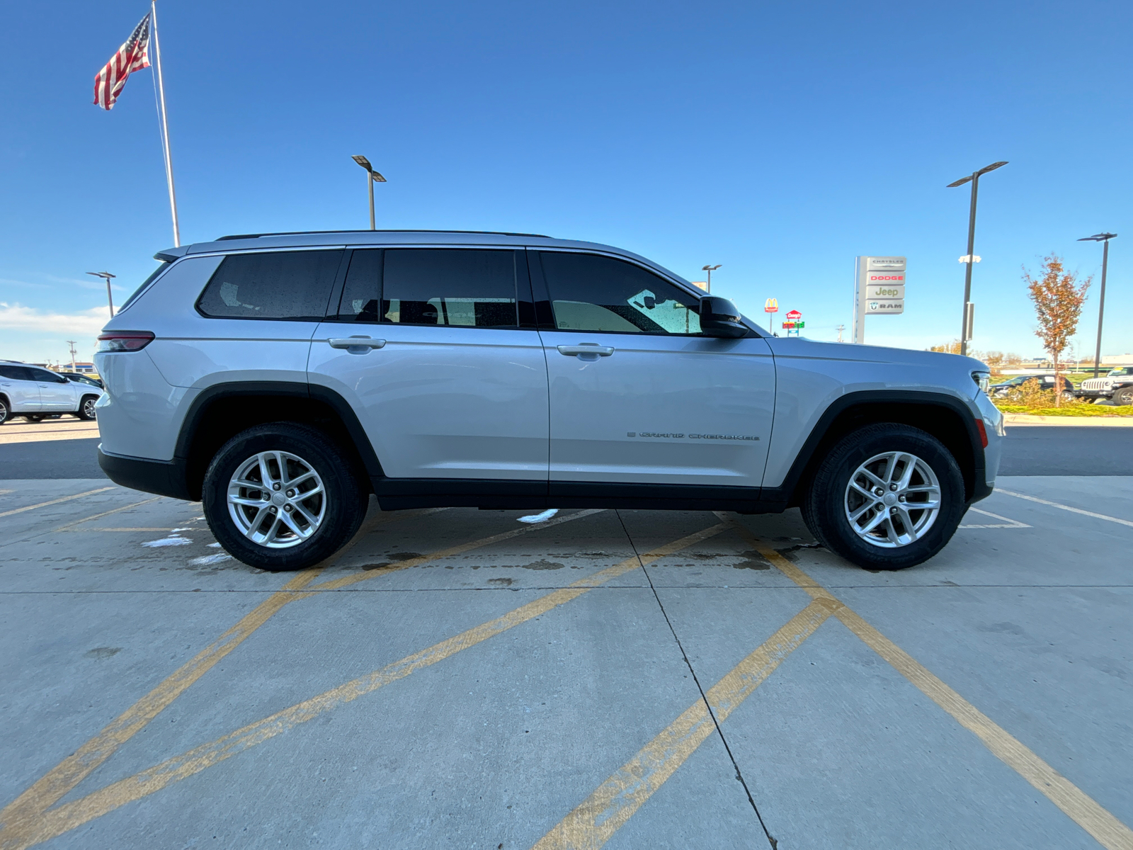 2022 Jeep Grand Cherokee L Laredo 4