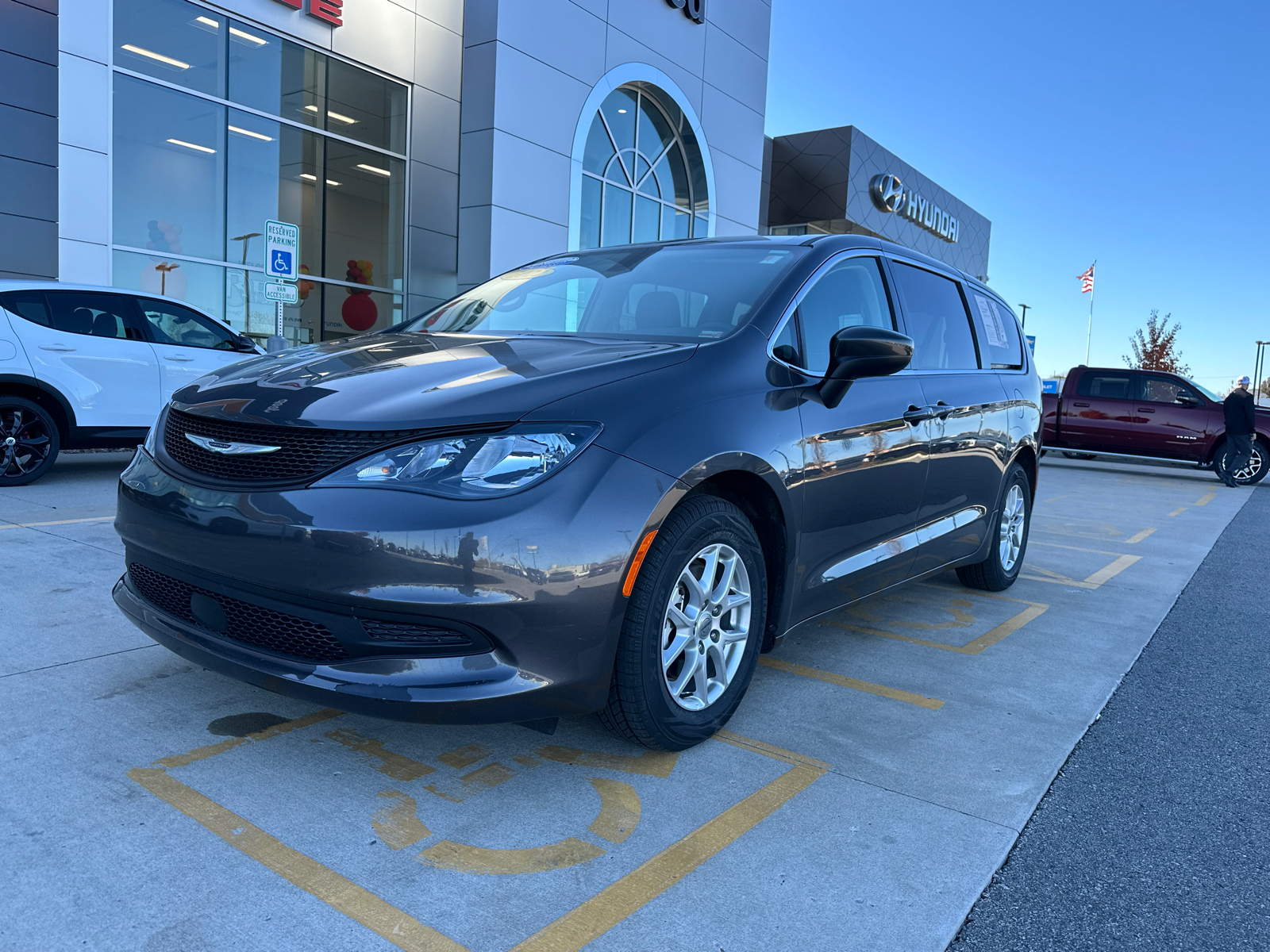 2022 Chrysler Voyager LX 1