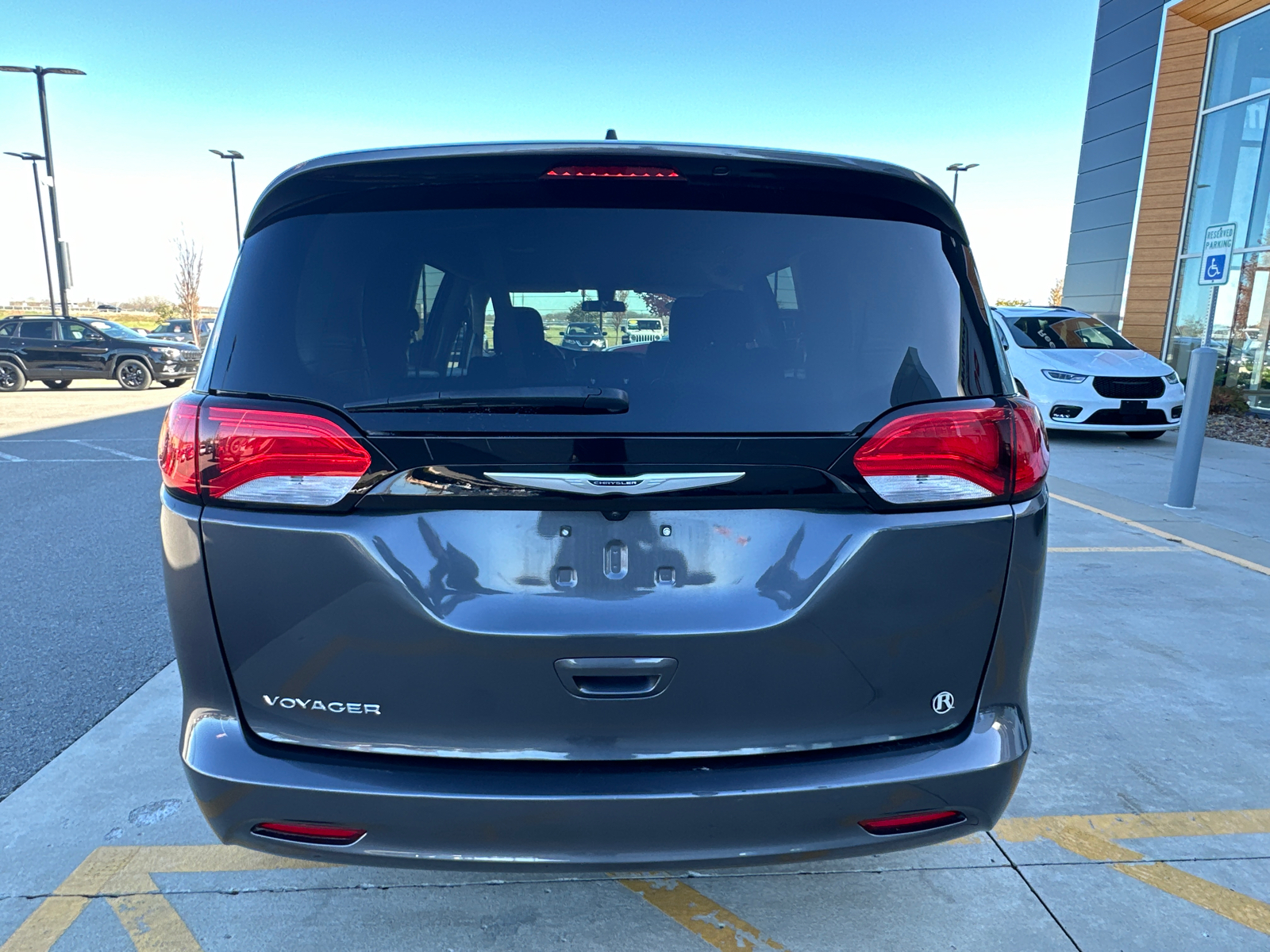 2022 Chrysler Voyager LX 3