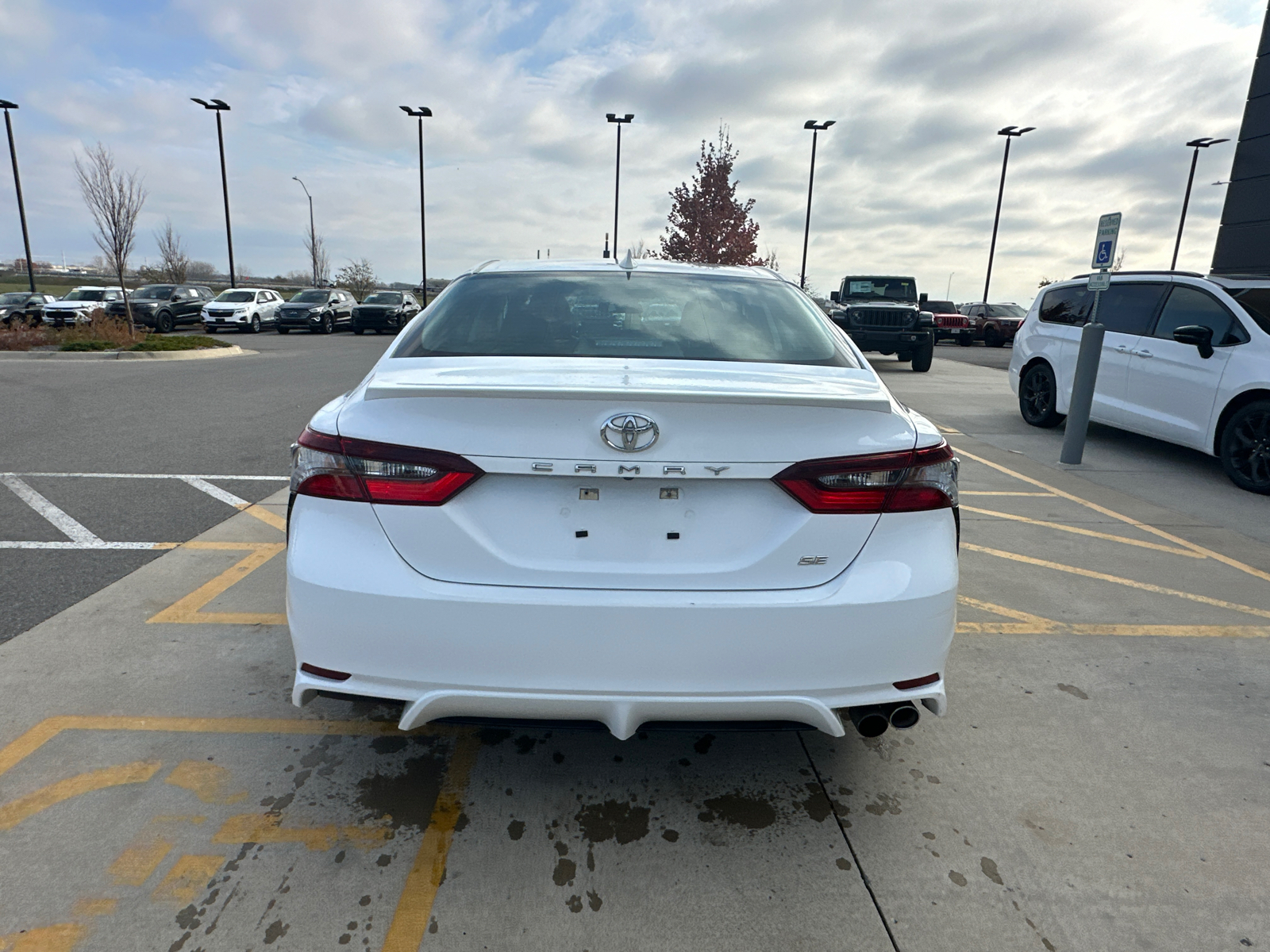 2023 Toyota Camry SE 3