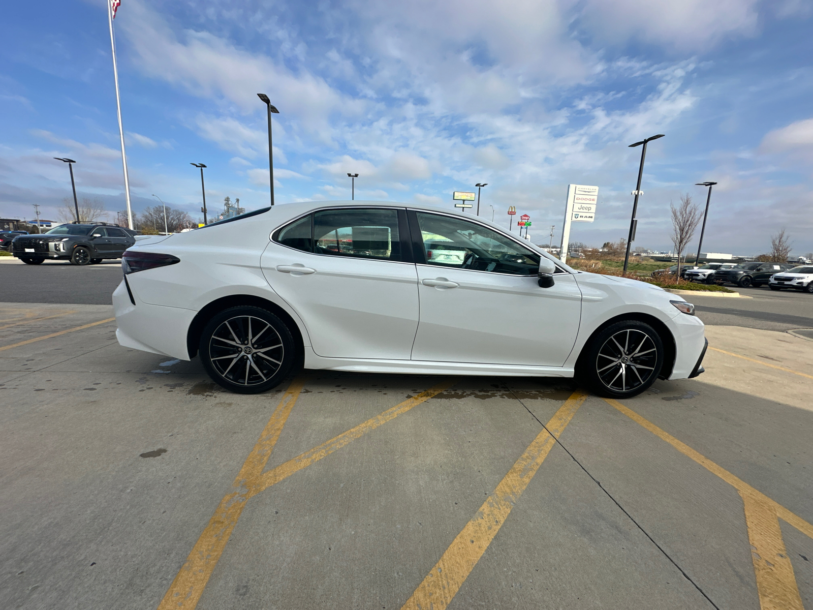 2023 Toyota Camry SE 4