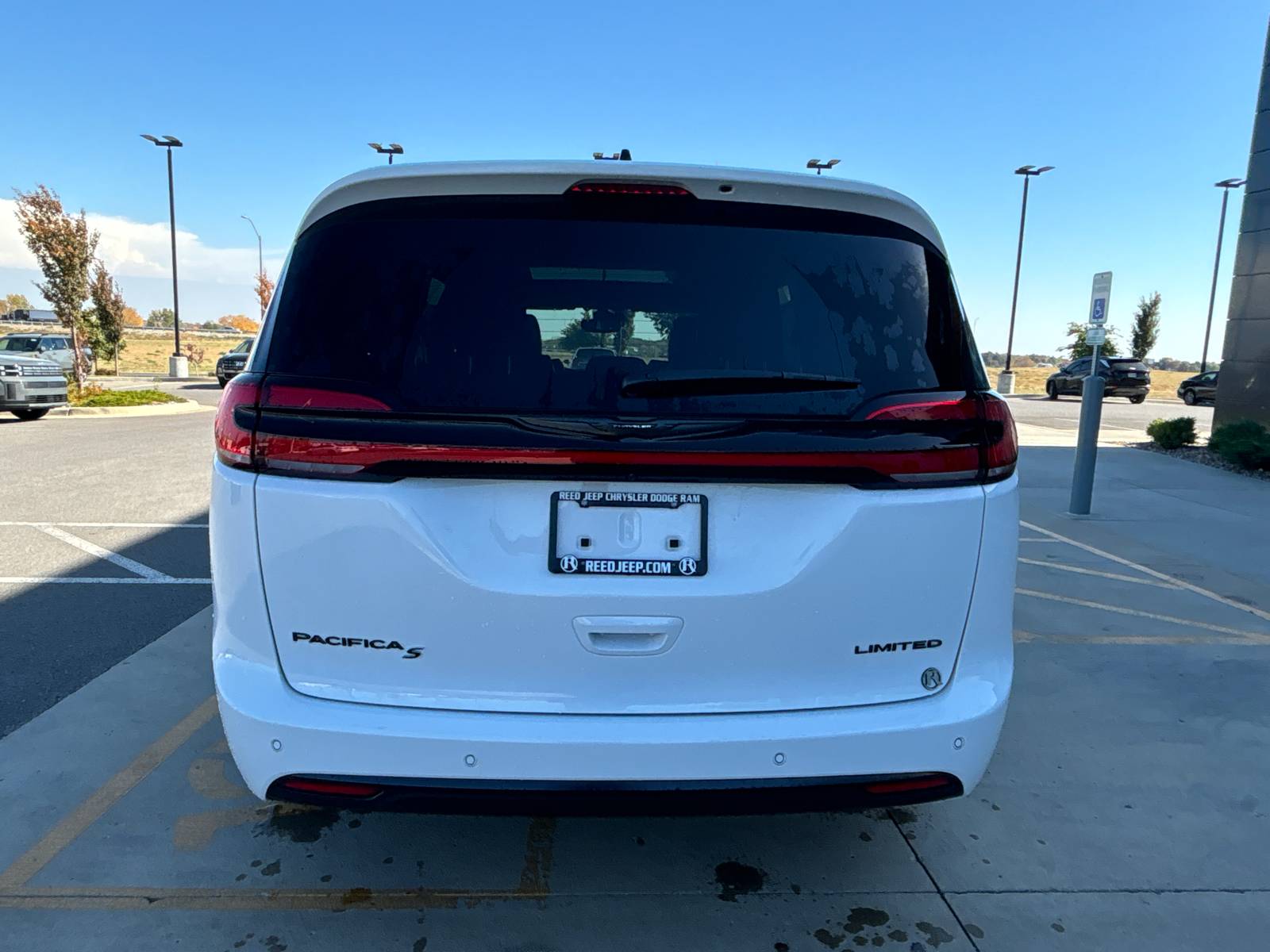 2024 Chrysler Pacifica Limited 3