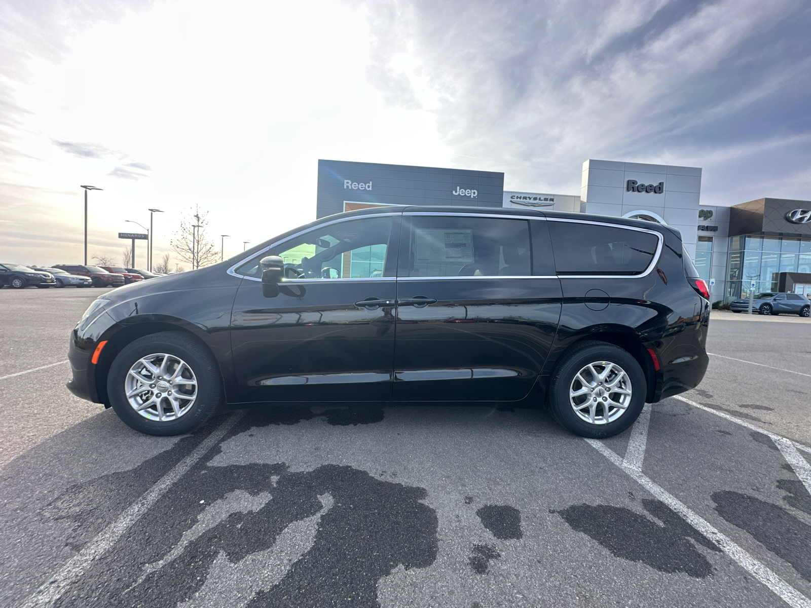 2025 Chrysler Voyager LX 2