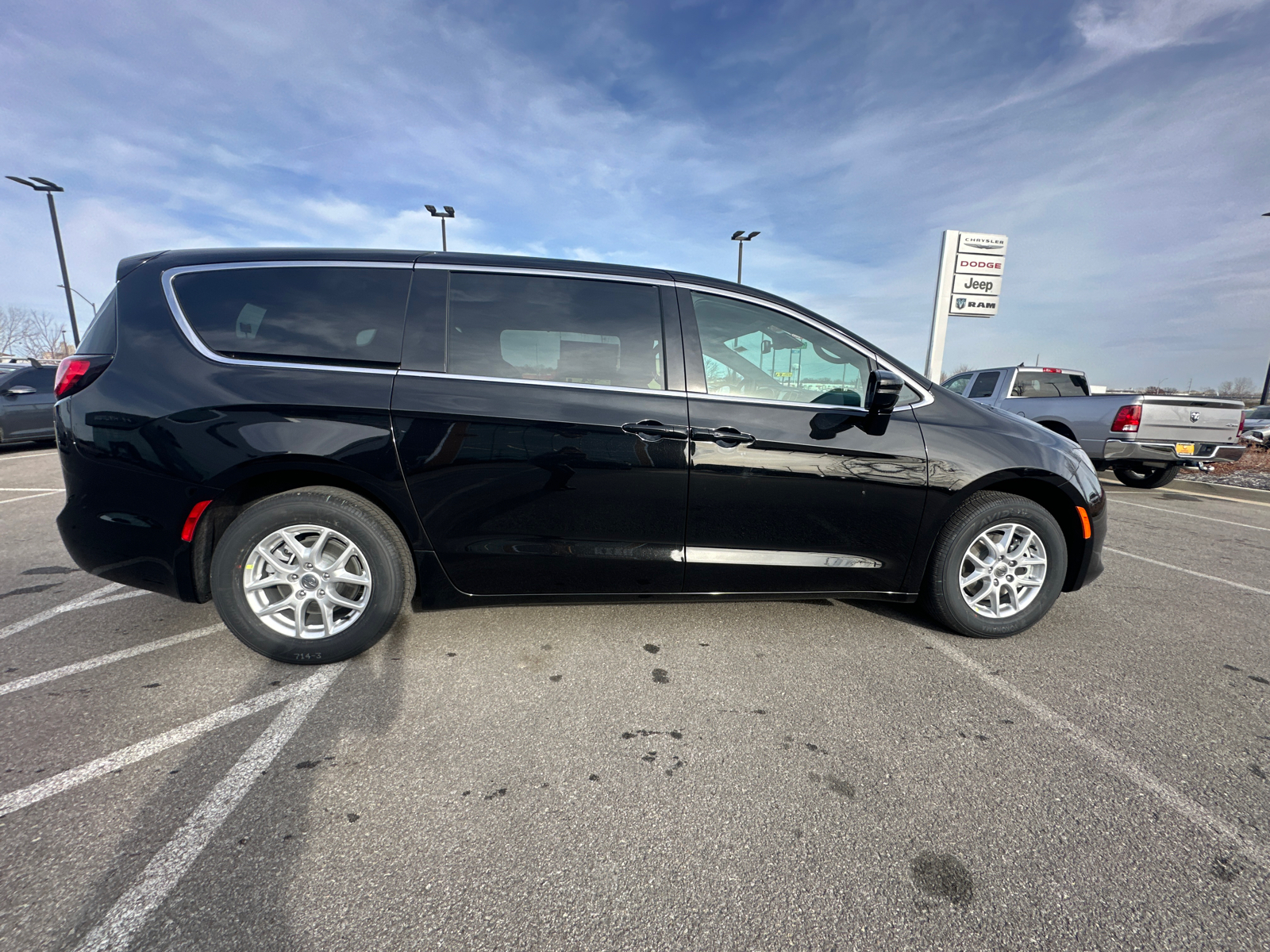 2025 Chrysler Voyager LX 4